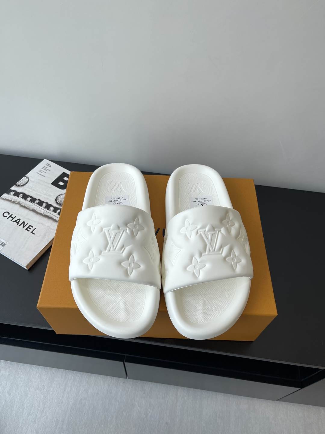 NO:245386,Batch Newly upgraded LV high-version beach slippers Original development truly achieves 1:1 Top version Welcome to compare the market version number 35-46 (45 and 46 custom-made, no return or exchange), slippers, louis vuitton, slippers19860909批 全新升级 LV 高版本沙滩拖鞋 原版开发真正做到1:1 顶级版本 欢迎对比市场版本码数35-46（45、46订做不退不换）,拖鞋,louis vuitton,slippers,Women's Shoes