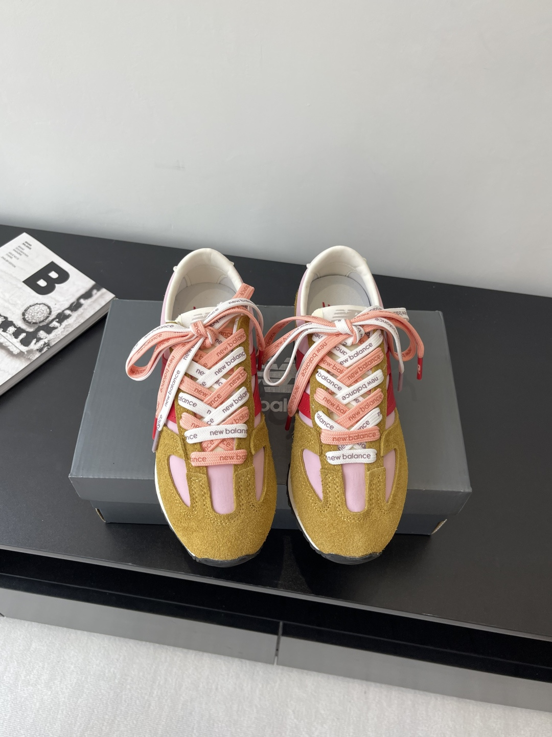 NO:260705,New color NB 471 retro jogging shoes same as Zhang Yuanying Retro Pioneer casual sports jogging shoes Italian street style from the 1970s!  NB New Balance 471 series is a new look created with a purer retro style design. The side is also deconstructed with the n-character logo in an old embossed style. Multi-lace matching outfit, girlish and fashionable. Original open-model combination outsole size women 35-40 men 39-45, casual shoes/sports shoes, new balance, sneakers19860909新颜色 NB 471复古慢跑鞋张元英同款 复古先锋休闲运动慢跑鞋 上世纪70年代的意大利街头风格！NB新百伦 全新 newbalance 471 系列 以更纯粹的复古风格设计打造的全新造型. 侧身还以解构设计 将n字标志以做旧压花样式呈现 多鞋带搭配穿搭 少女感 时尚感十足 原版开模组合大底 码数女35-40 男39-45,休闲鞋/运动鞋,new balance,sneakers,Women's Shoes