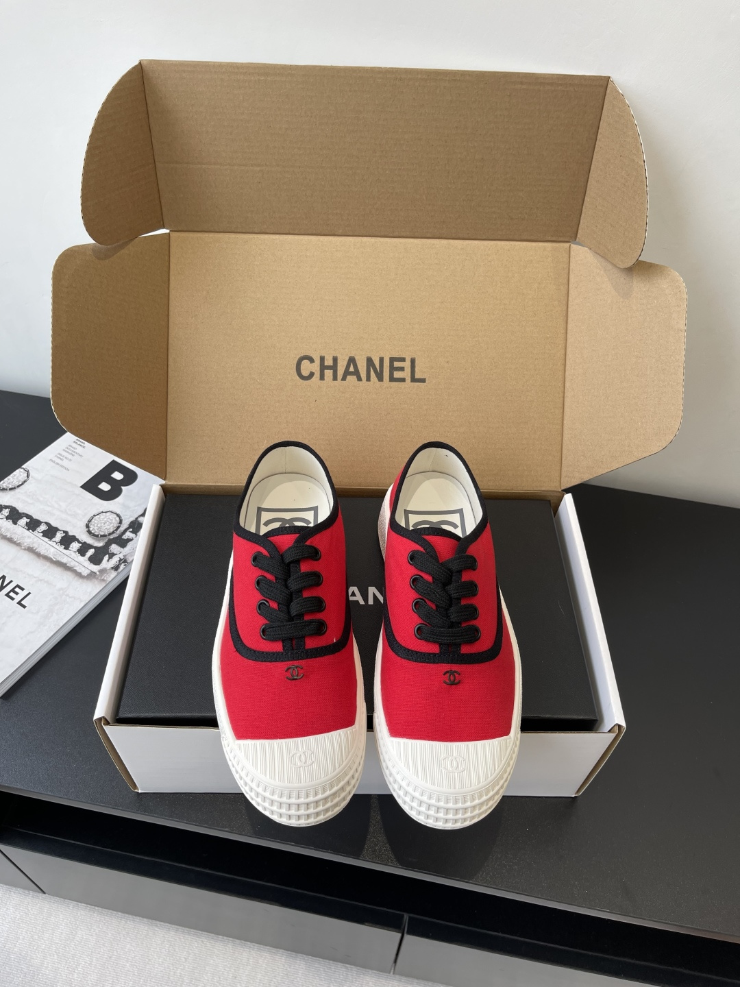 NO:264296,Chanel Chanel 25ss hidden medieval canvas shoes full of Vintage, medieval replica canvas shoes suitable for spring and summer, black and white splicing is very Chanel, and socks is very retro. The feeling of the college is 35-39 (customized for 40), casual shoes/sports, chanel, chanel, sneakers, socks19860909Chanel 香奈儿25ss隐藏中古款帆布鞋 Vintage感满满 中古复刻款 帆布鞋适配春夏 黑白拼接就很Chanel 配合袜子就很复古学院的感觉码数35-39（40定做）,休闲鞋/运动鞋,chanel,chanel,sneakers,socks,Women's Shoes