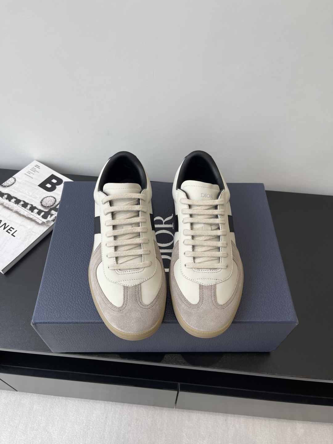 NO:264287,Top version of Dior Dior 25ss new product B01 German training shoes Couple style toe dimension design is a bit wider, the foot is comfortable to fit perfectly online, the thread is beautiful, the adaptive pants are perfect and versatile, decorated with various classic details, is ideal for daily style, can be matched with various casual items to create exquisite styling fabrics, top layer cowhide/inner cowhide TPU original outsole, size 35-40, men 38-45, casual shoes/sports shoes, dior, dior, sneakers, cowhide19860909顶级版本迪奥 Dior 25ss新品 B01德训鞋 情侣款鞋头维度设计宽了点 上脚舒适度完美在线 线头优美 适配裤型完美百搭 饰以各种经典细节 是日常造型的理想之选 可与各式休闲单品搭配打造精致造型面料头层牛皮/内里牛皮 TPU原版大底 码数女35-40 男38-45,休闲鞋/运动鞋,dior,dior,sneakers,cowhide,Women's Shoes