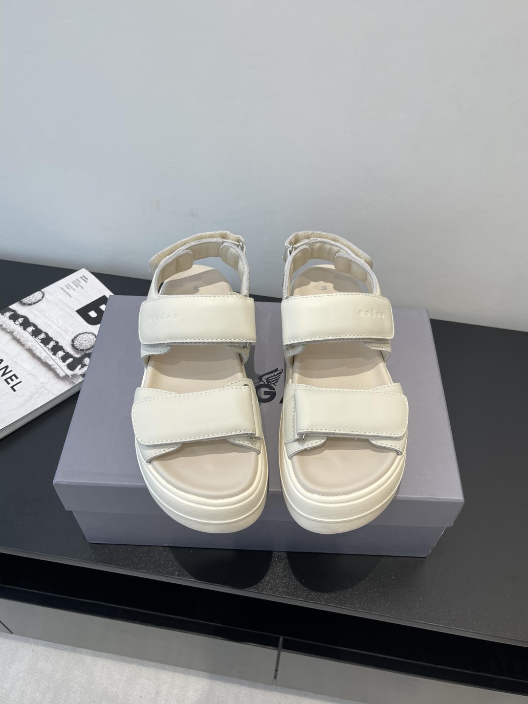 Hogan Skyscraper Sandals: Summer Footwear Redefined with Sharp Aesthetics and Sustainable Comfort