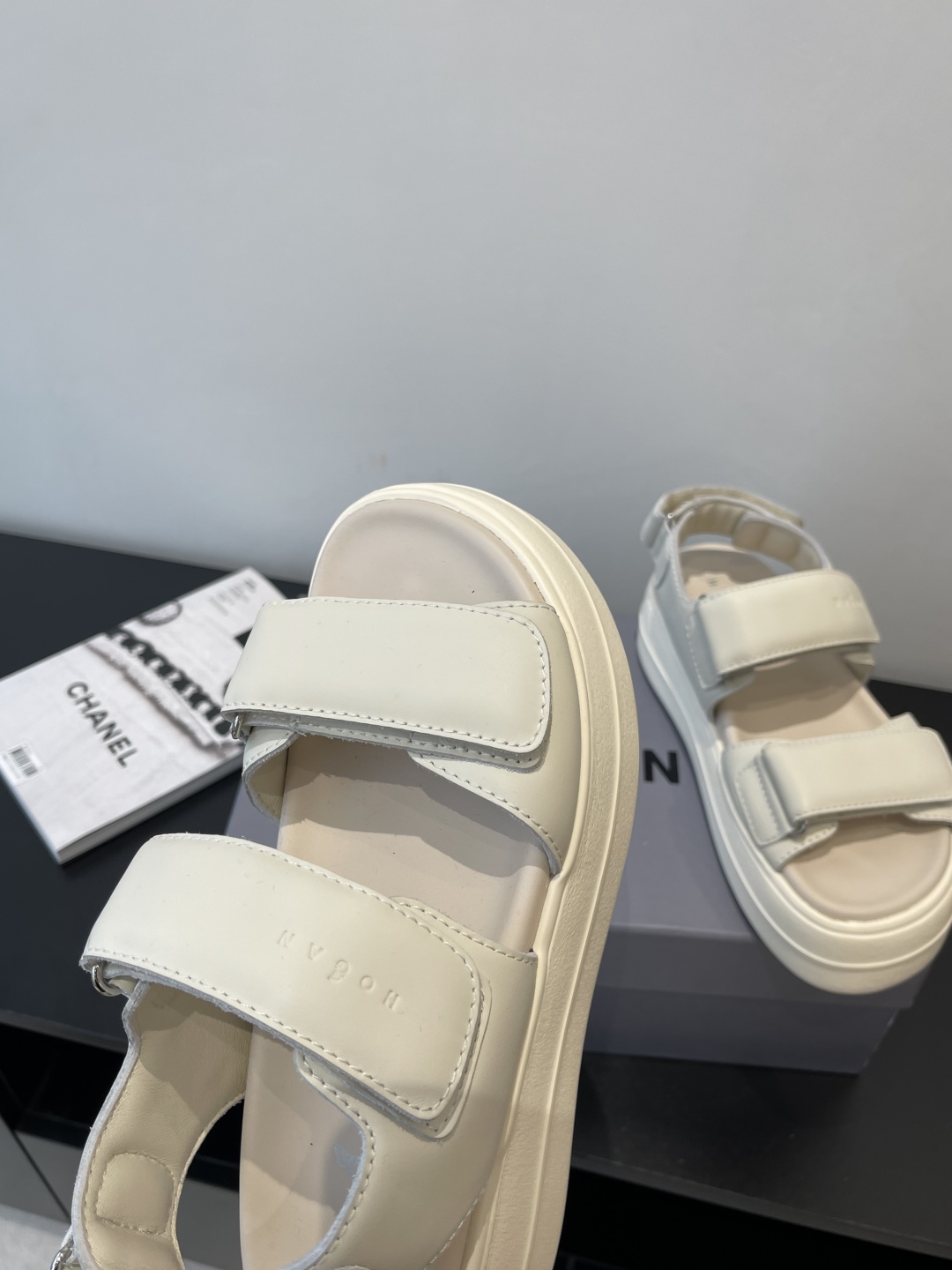Hogan Skyscraper Sandals: Summer Footwear Redefined with Sharp Aesthetics and Sustainable Comfort - 图片 7