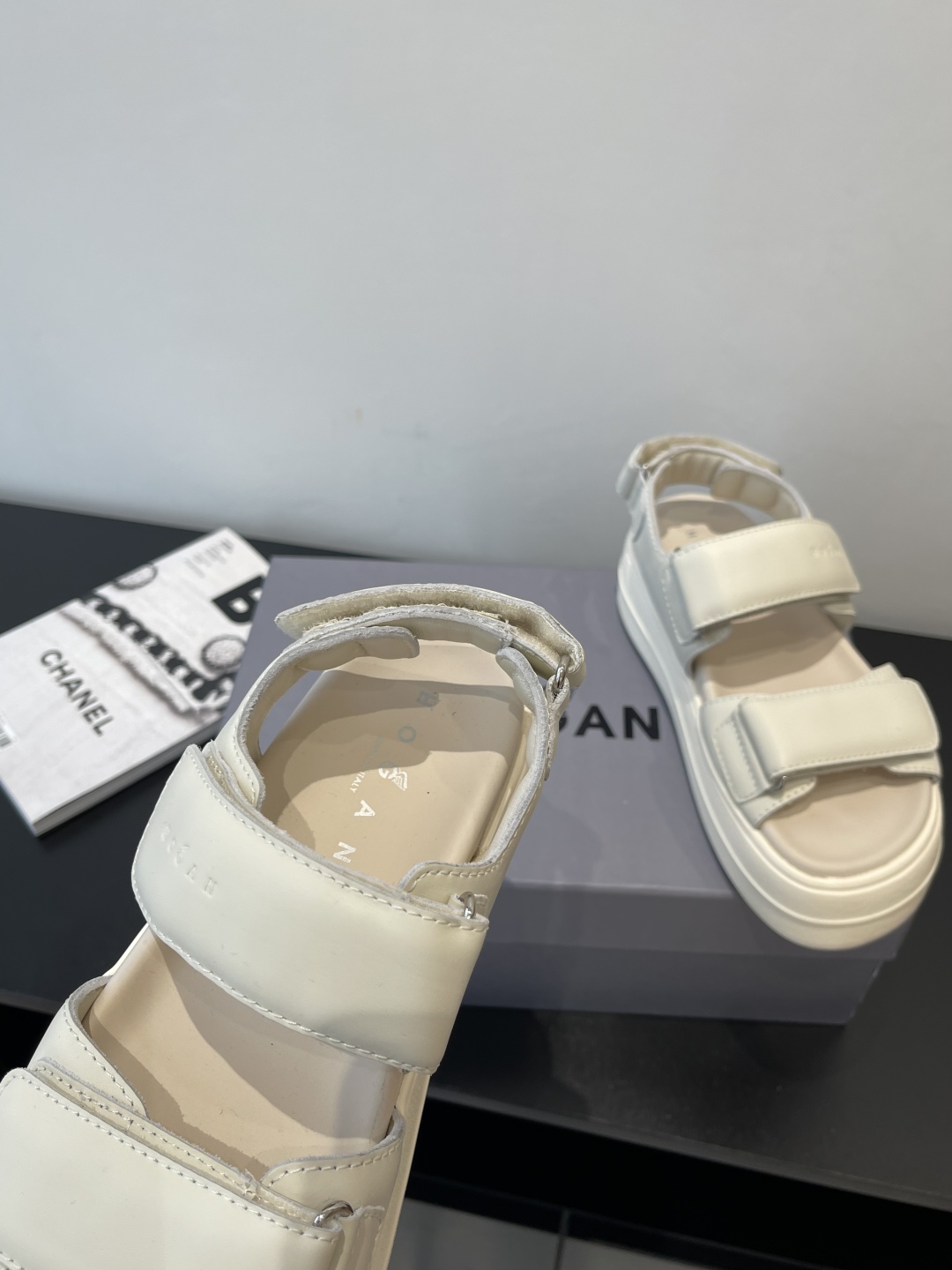 Hogan Skyscraper Sandals: Summer Footwear Redefined with Sharp Aesthetics and Sustainable Comfort - 图片 4