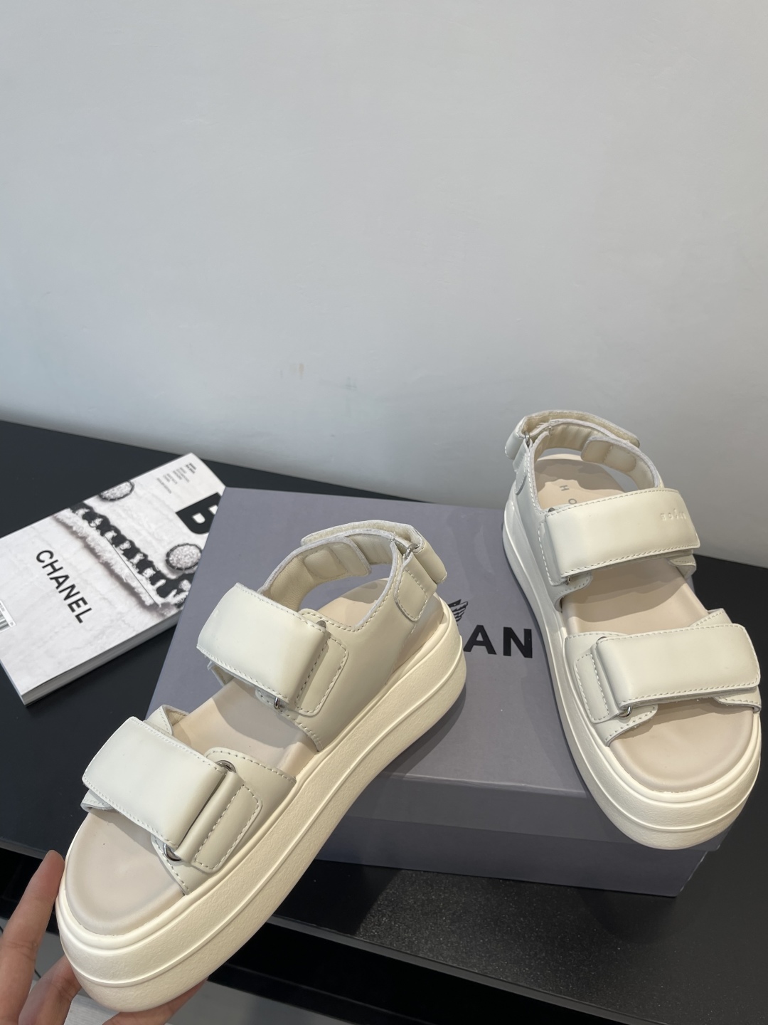 Hogan Skyscraper Sandals: Summer Footwear Redefined with Sharp Aesthetics and Sustainable Comfort - 图片 3