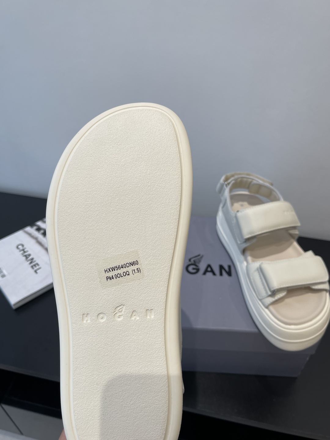 Hogan Skyscraper Sandals: Summer Footwear Redefined with Sharp Aesthetics and Sustainable Comfort - 图片 5