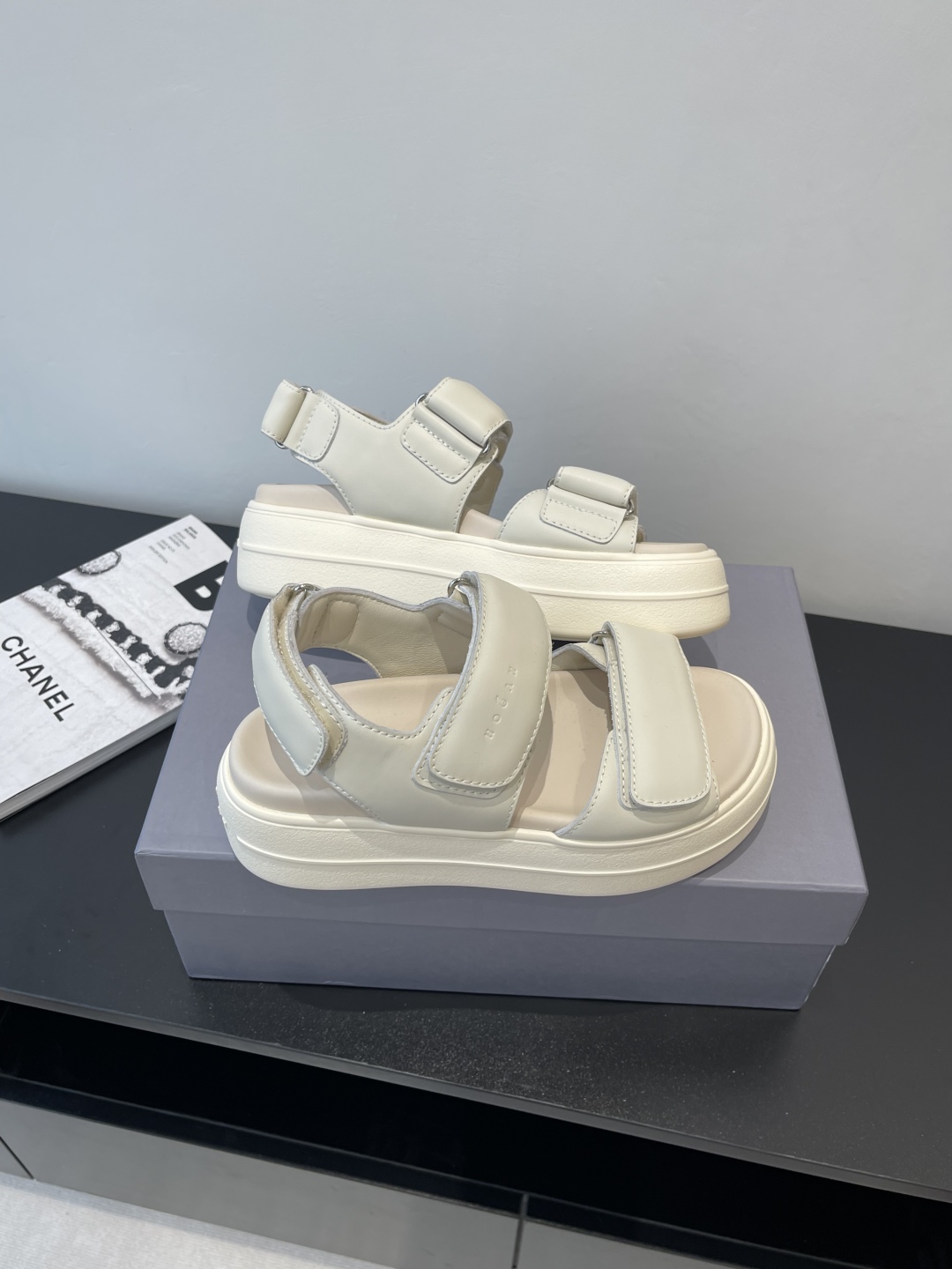 Hogan Skyscraper Sandals: Summer Footwear Redefined with Sharp Aesthetics and Sustainable Comfort - 图片 9