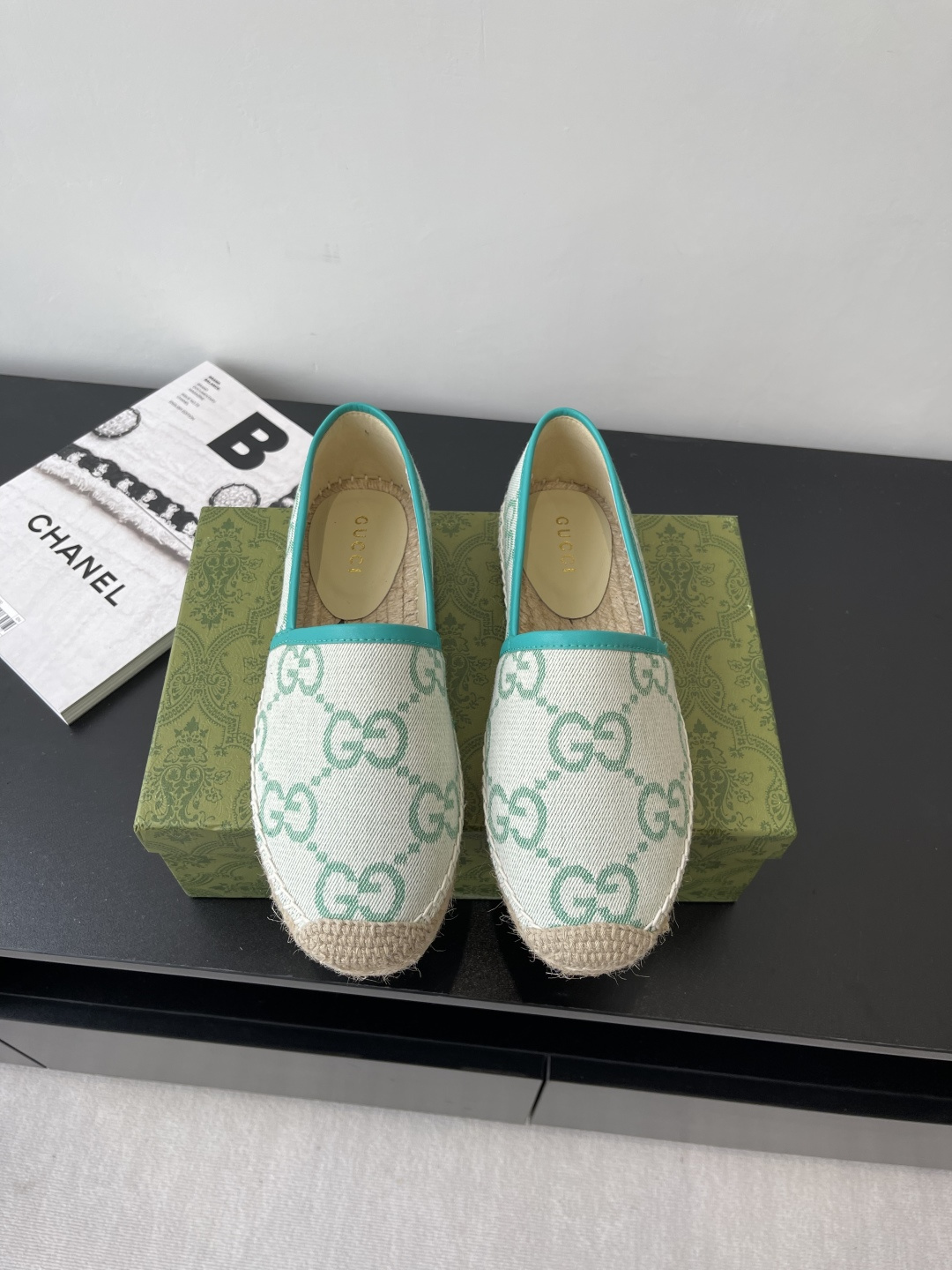 NO:409403,GUCCI 2025ss new model women's new style fisherman shoes This shoe is made of beige and dark brown GG canvas and is developed into a pair of shoes. All customized materials, exclusive mold opening sole, details are shipped together, and even the packaging is the same as the genuine one. Size: 35-41 (customized by 41), fisherman shoes, gucci, espadrilles19860909GUCCI 2025ss新款 女士新款渔夫鞋 这款鞋采用米色和深棕色GG帆布制 成整双鞋子采购Zp开发打造 全部定制材料 独家开模大底,细节全部对版出货 连包装也做到跟正品一样.码数:35-41（41定做）,渔夫鞋,gucci,espadrilles,Women's Shoes