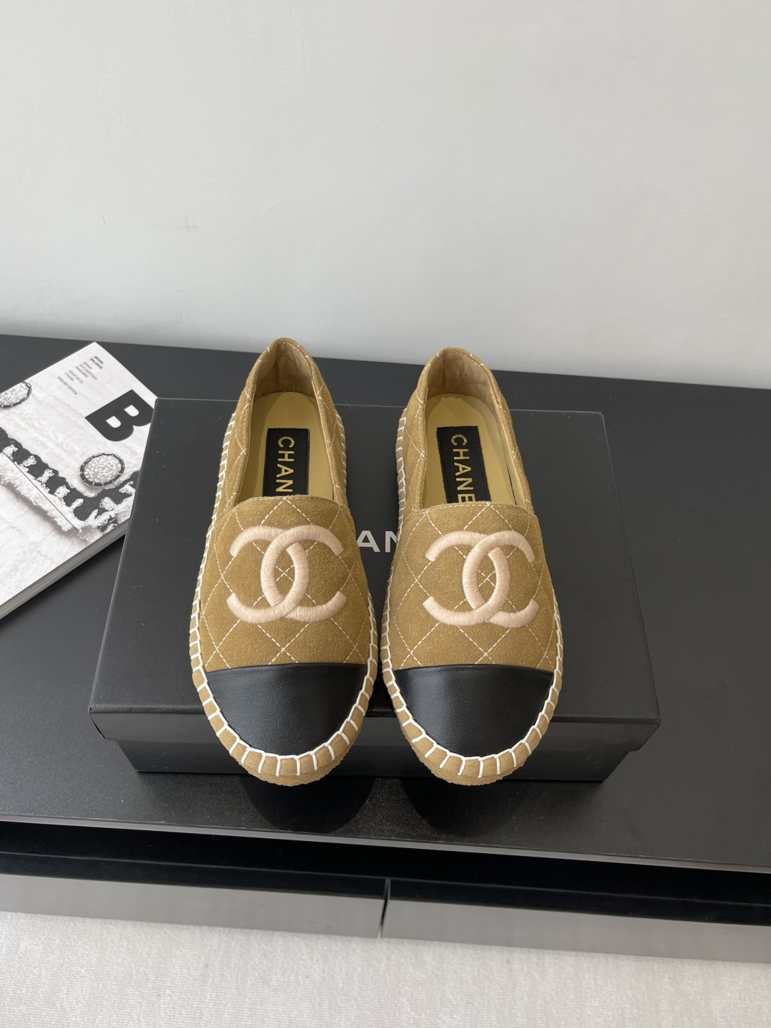 NO:409401,Chanel Chanel Spring and Summer New Fisherman Shoes Complete Pairs Shoes Purchase Zp Development and Creation All Customized Materials Exclusive Open-Model Sole, Details All Details Shipped For Version Number: 35-41 (41 Customized), Fisherman Shoes, Chanel, Chanel, Espadrilles19860909Chanel 香奈儿 春夏新款渔夫鞋成整双鞋子采购Zp开发打造 全部定制材料 独家开模大底,细节全部对版出货 码数:35-41（41定做）,渔夫鞋,chanel,chanel,espadrilles,Women's Shoes