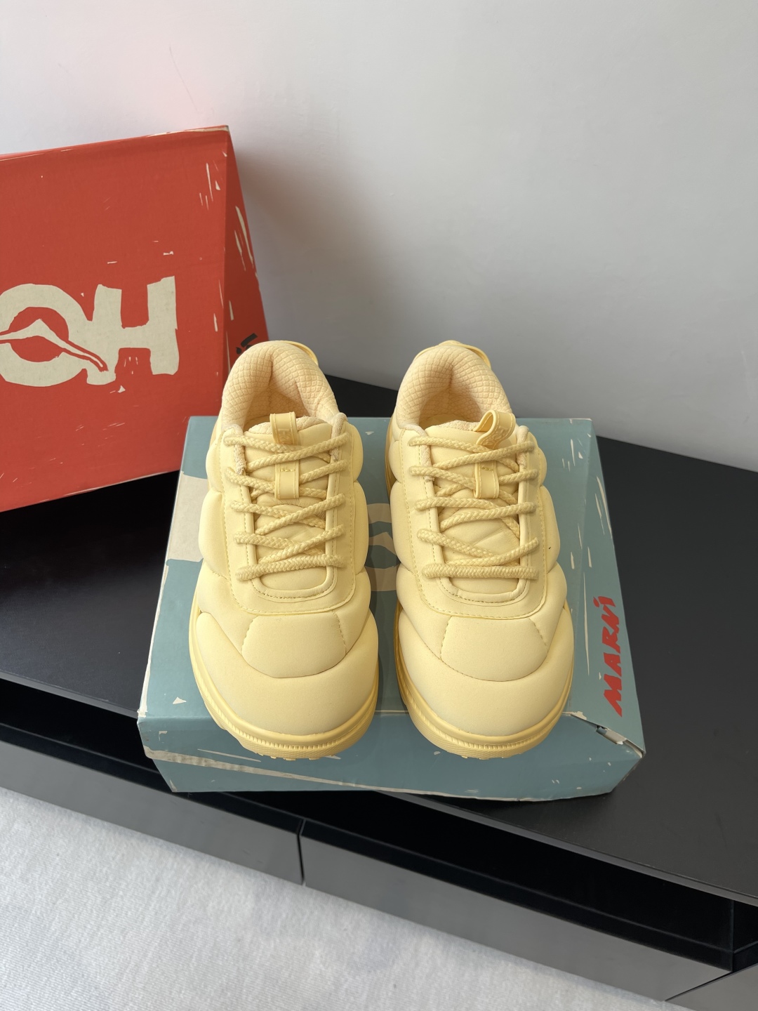 Marni X Hoka Collaboration: 750 Sneakers for Summer in Macaron Colors - 图片 2