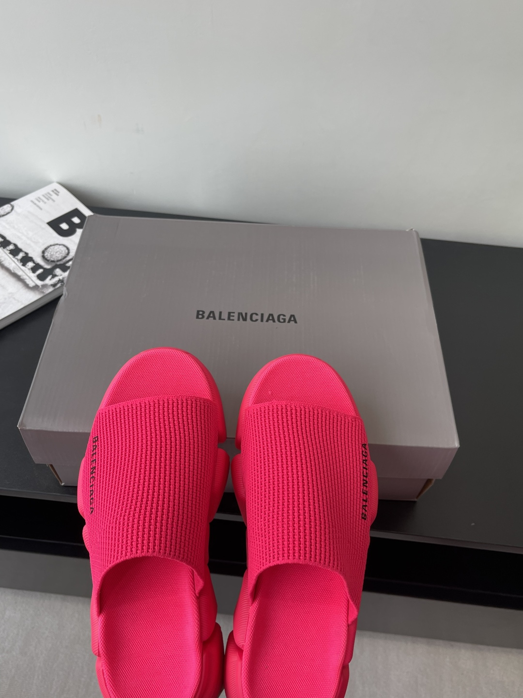 Balenciaga 拖鞋 升级版推出Speed 2.0 版本全新袜子鞋拖鞋 原 绝非通货