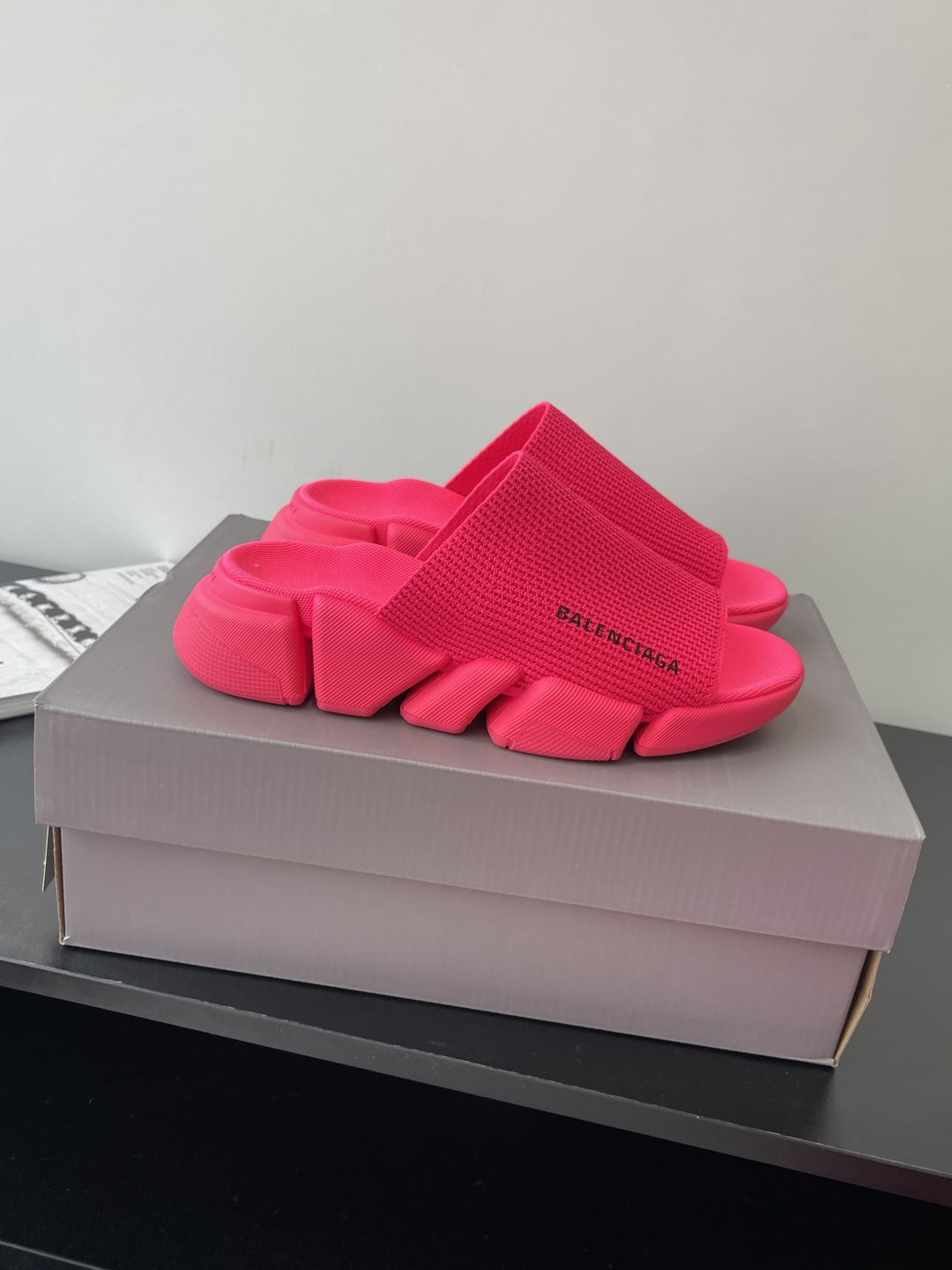 Balenciaga 拖鞋 升级版推出Speed 2.0 版本全新袜子鞋拖鞋 原 绝非通货