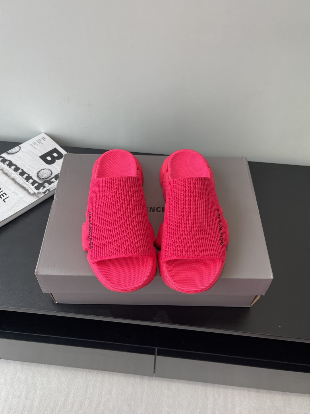 Balenciaga 拖鞋 升级版推出Speed 2.0 版本全新袜子鞋拖鞋 原 绝非通货