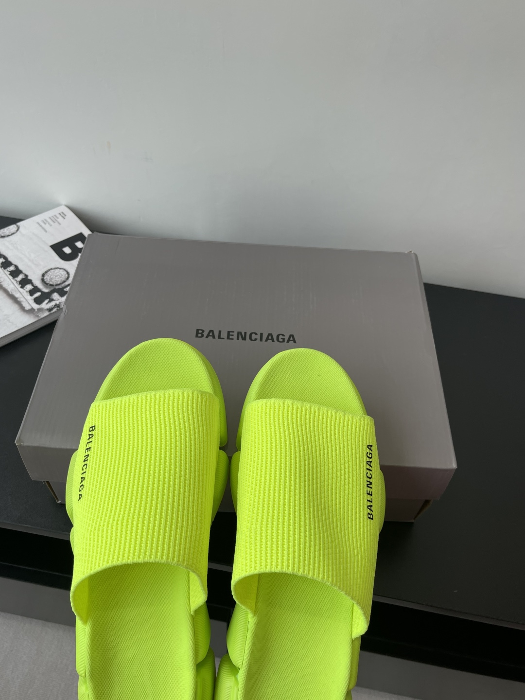 Balenciaga 拖鞋 升级版推出Speed 2.0 版本全新袜子鞋拖鞋 原 绝非通货
