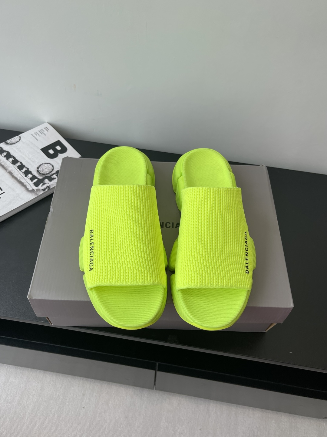 Balenciaga 拖鞋 升级版推出Speed 2.0 版本全新袜子鞋拖鞋 原 绝非通货