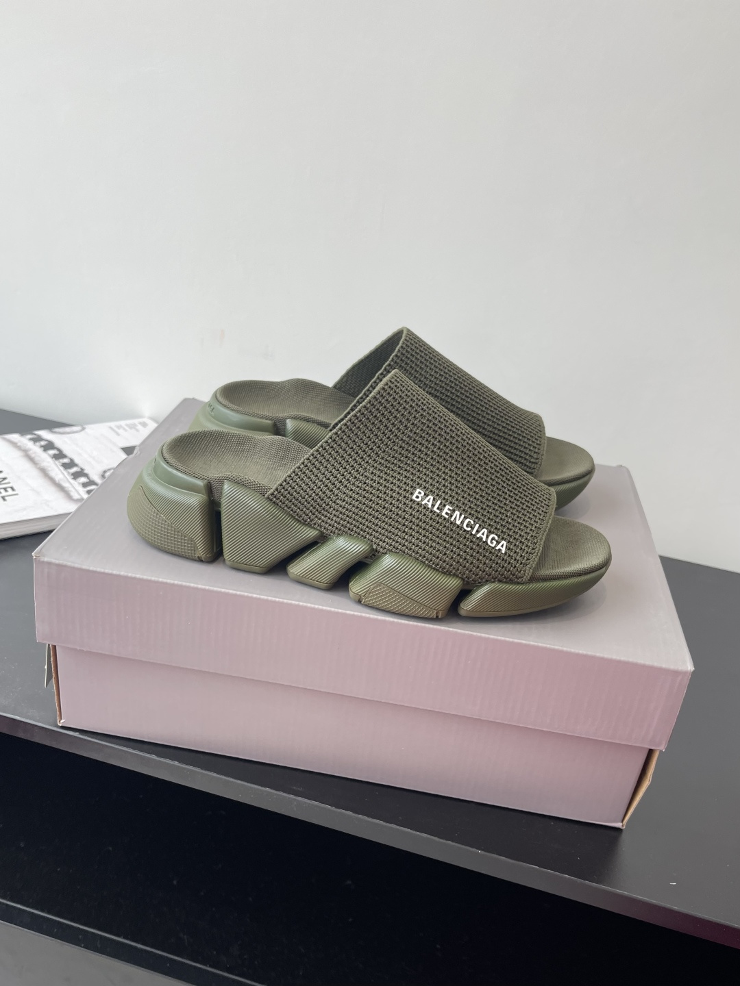Balenciaga 拖鞋 升级版推出Speed 2.0 版本全新袜子鞋拖鞋 原 绝非通货