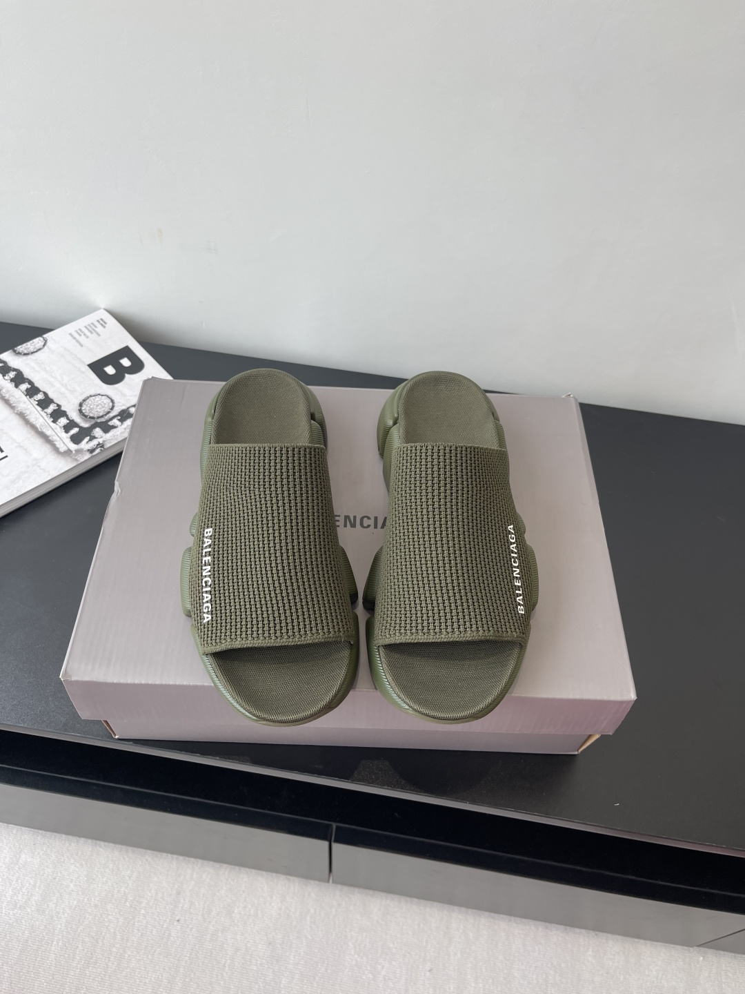 Balenciaga 拖鞋 升级版推出Speed 2.0 版本全新袜子鞋拖鞋 原 绝非通货