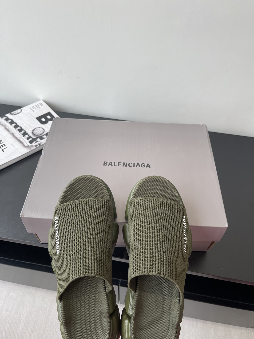 Balenciaga 拖鞋 升级版推出Speed 2.0 版本全新袜子鞋拖鞋 原 绝非通货