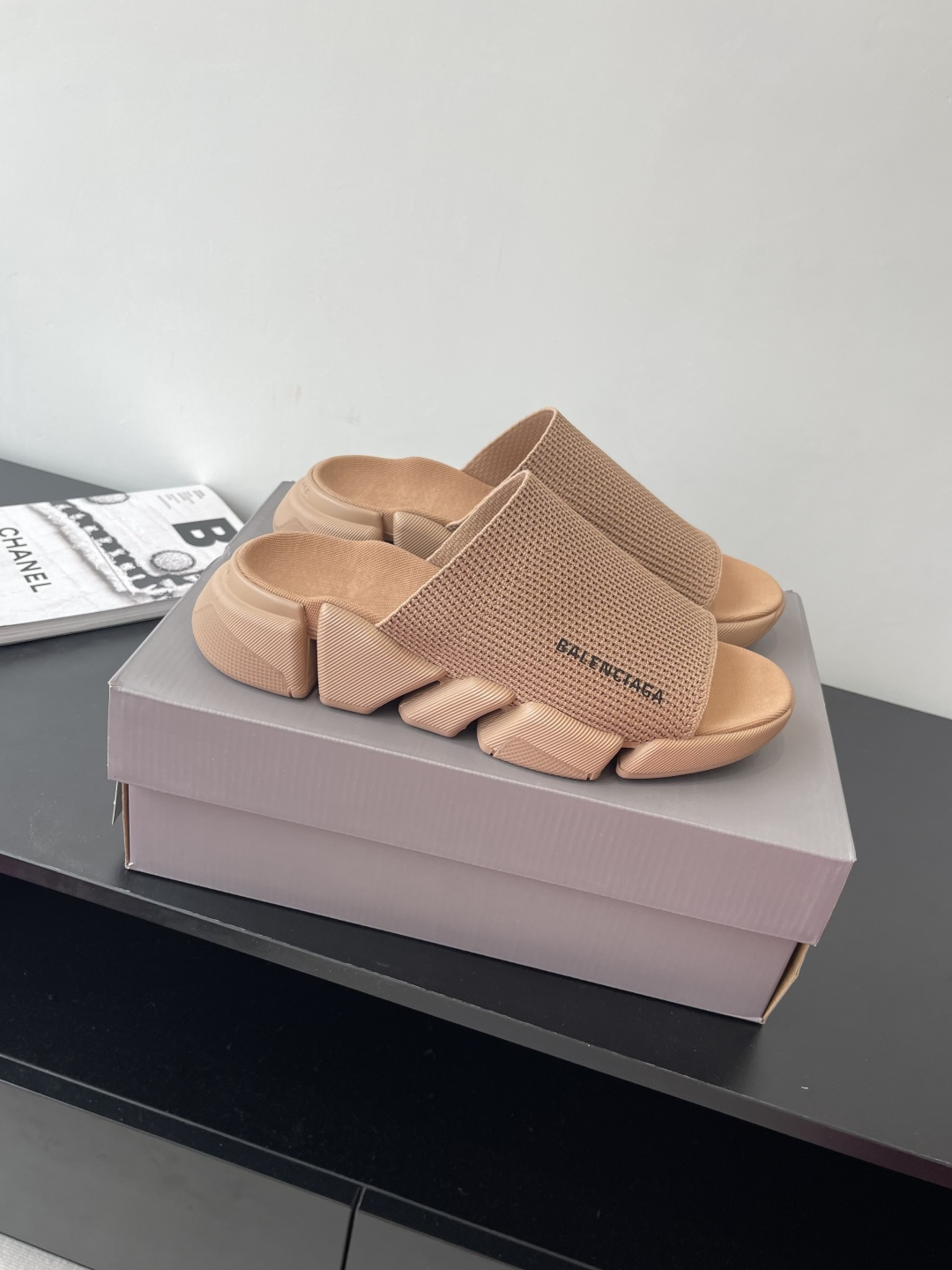Balenciaga 拖鞋 升级版推出Speed 2.0 版本全新袜子鞋拖鞋 原 绝非通货