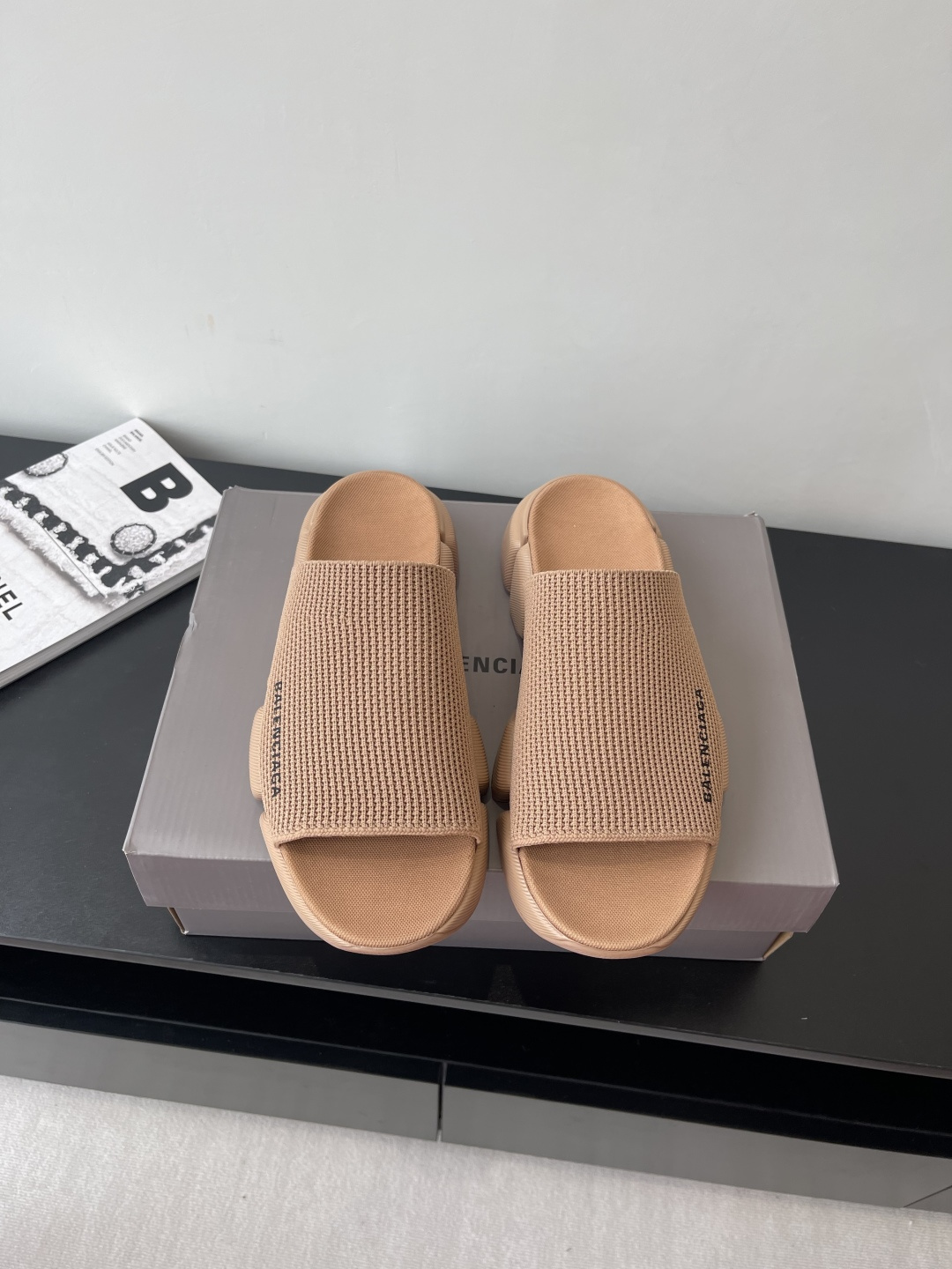 Balenciaga 拖鞋 升级版推出Speed 2.0 版本全新袜子鞋拖鞋 原 绝非通货