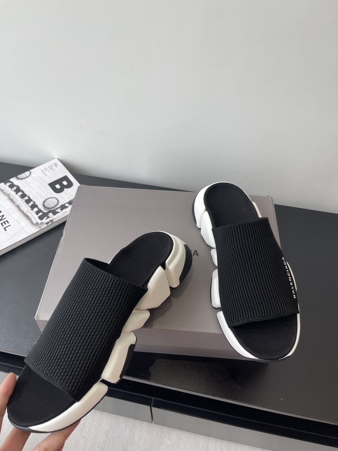 Balenciaga 拖鞋 升级版推出Speed 2.0 版本全新袜子鞋拖鞋 原 绝非通货