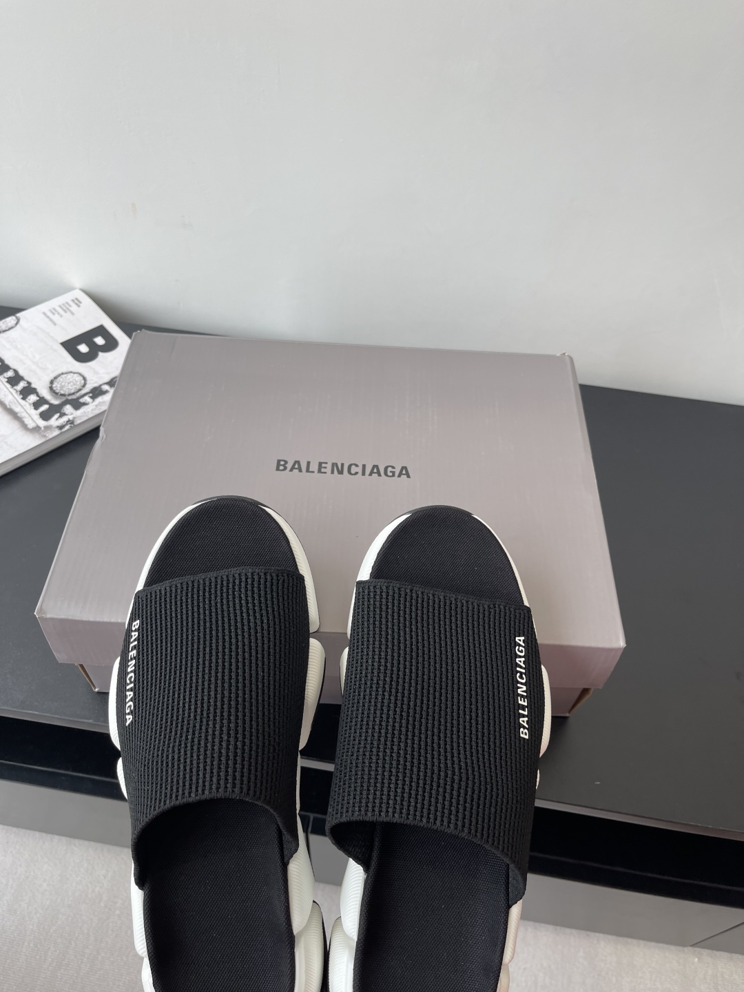 Balenciaga 拖鞋 升级版推出Speed 2.0 版本全新袜子鞋拖鞋 原 绝非通货