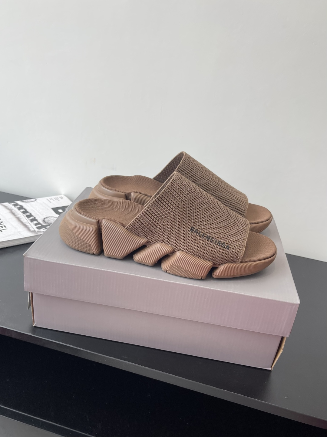 Balenciaga 拖鞋 升级版推出Speed 2.0 版本全新袜子鞋拖鞋 原 绝非通货