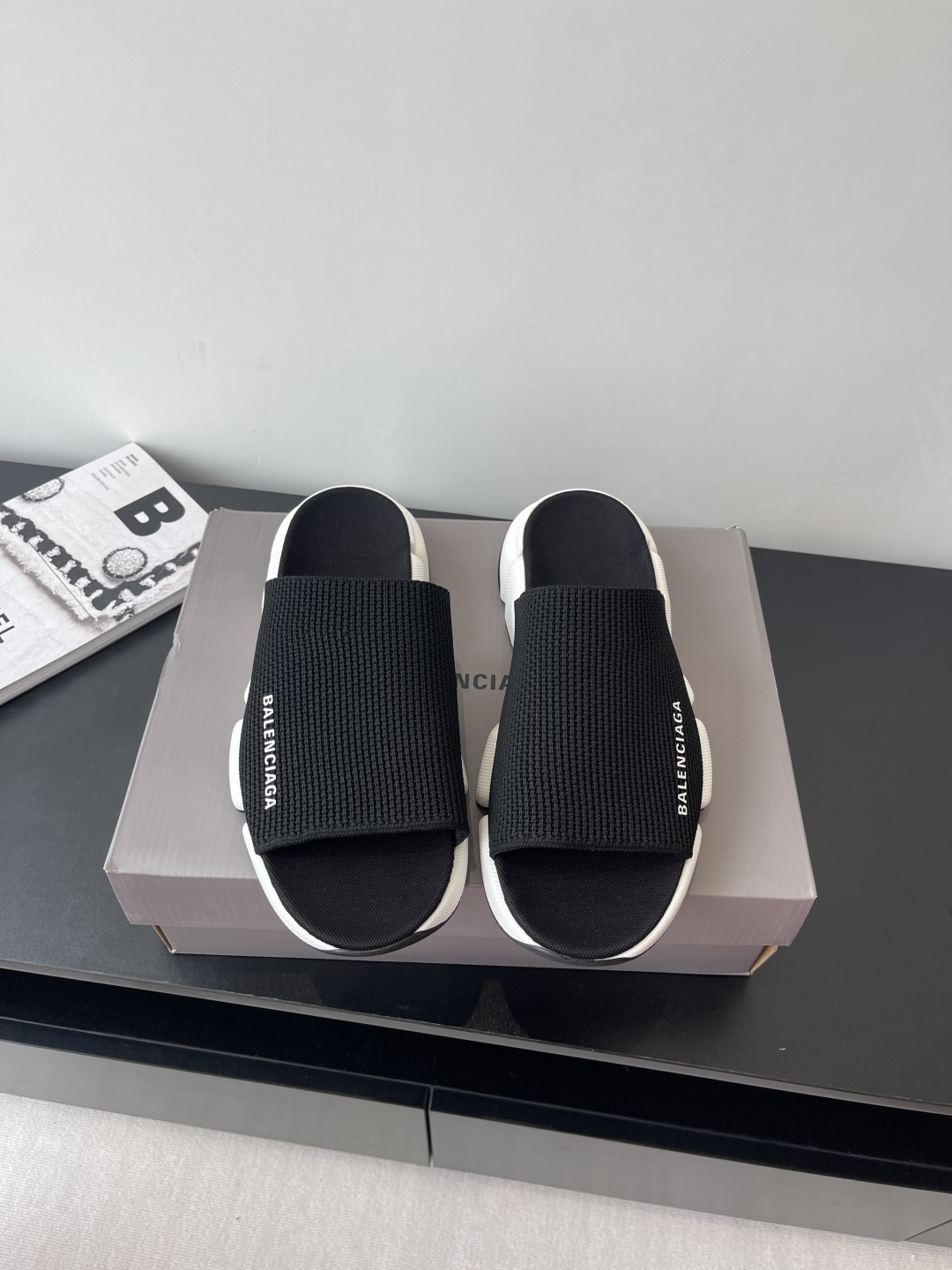 Balenciaga 拖鞋 升级版推出Speed 2.0 版本全新袜子鞋拖鞋 原 绝非通货