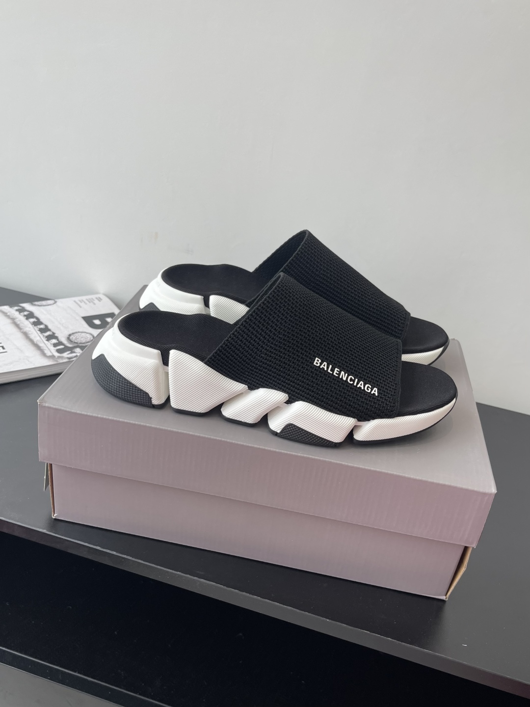 Balenciaga 拖鞋 升级版推出Speed 2.0 版本全新袜子鞋拖鞋 原 绝非通货