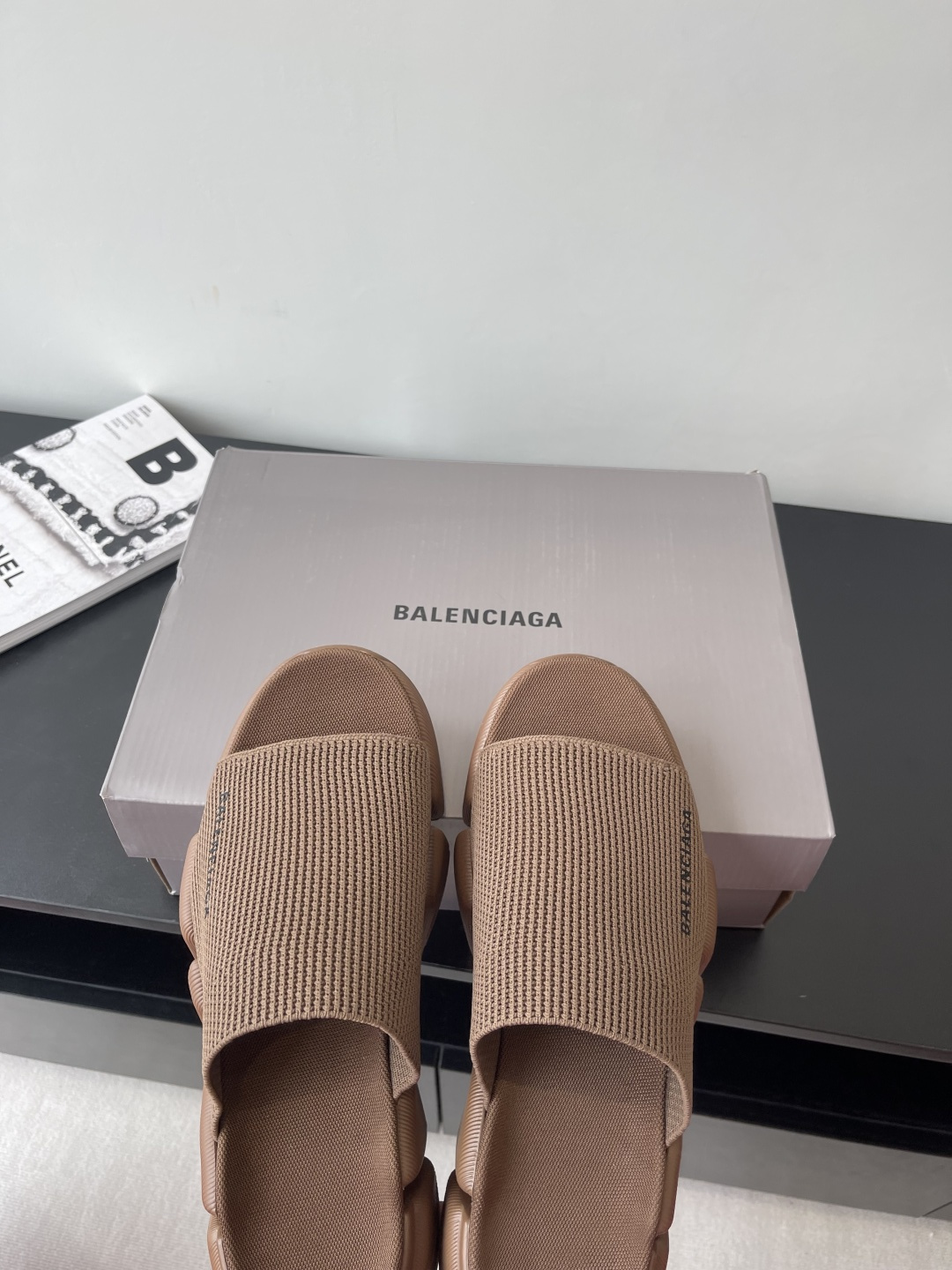 Balenciaga 拖鞋 升级版推出Speed 2.0 版本全新袜子鞋拖鞋 原 绝非通货