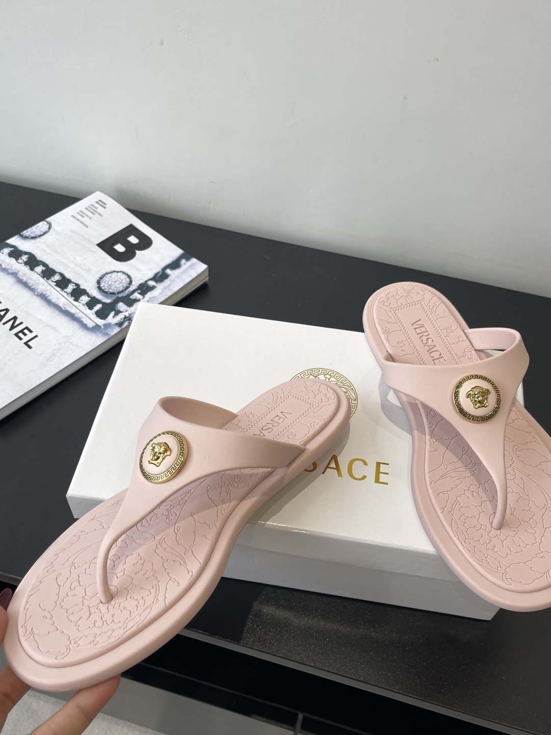 Versace Hand-to-Hand Slippers: Elegant Summer Style in Size 35-41 - 图片 3