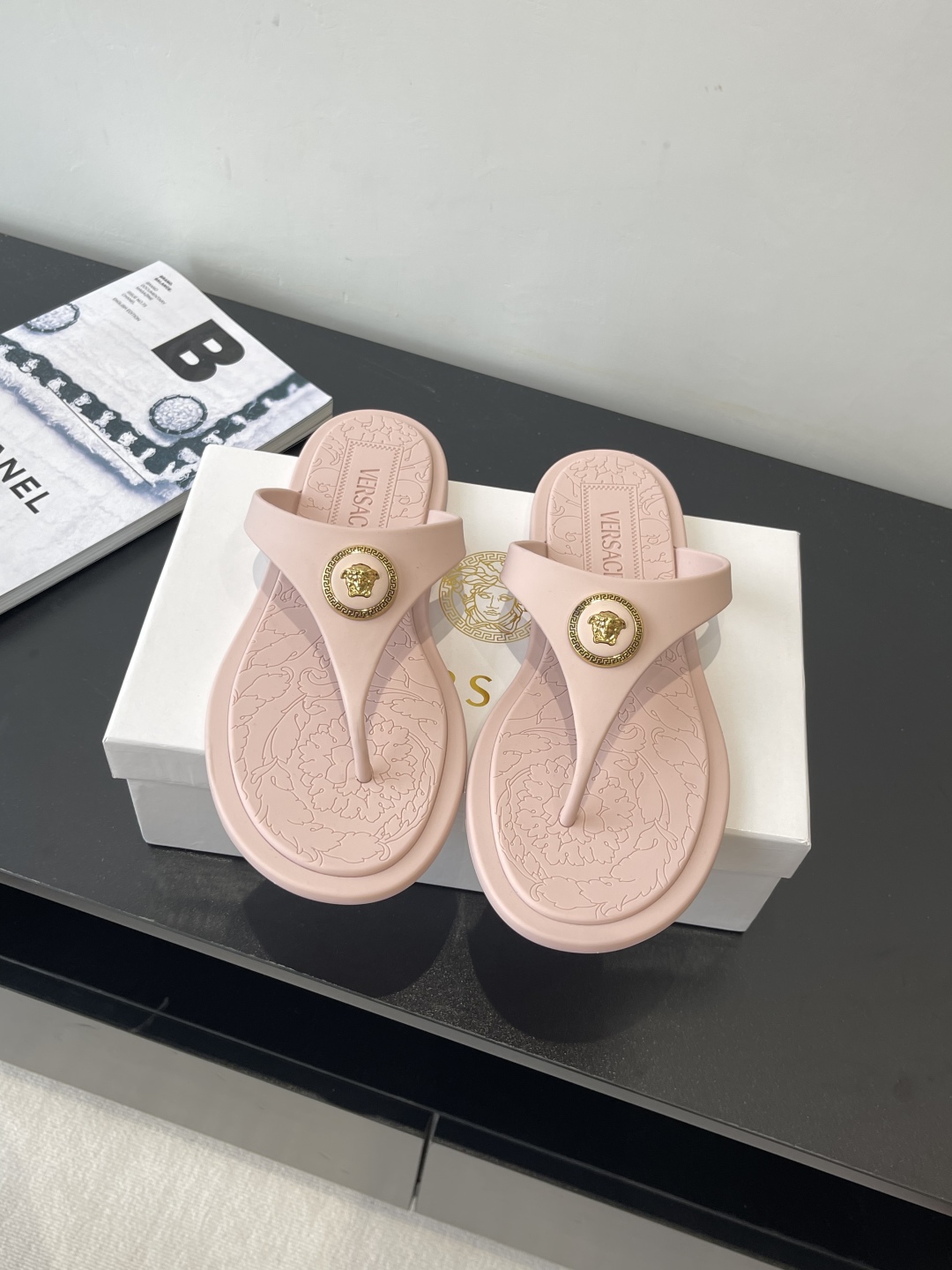 Versace Hand-to-Hand Slippers: Elegant Summer Style in Size 35-41 - 图片 1