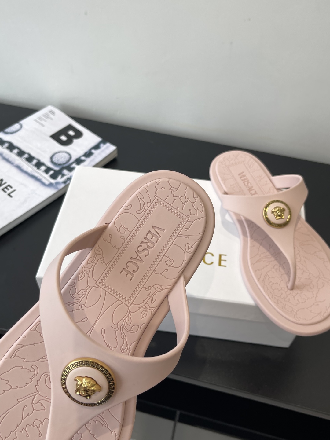 Versace Hand-to-Hand Slippers: Elegant Summer Style in Size 35-41 - 图片 4