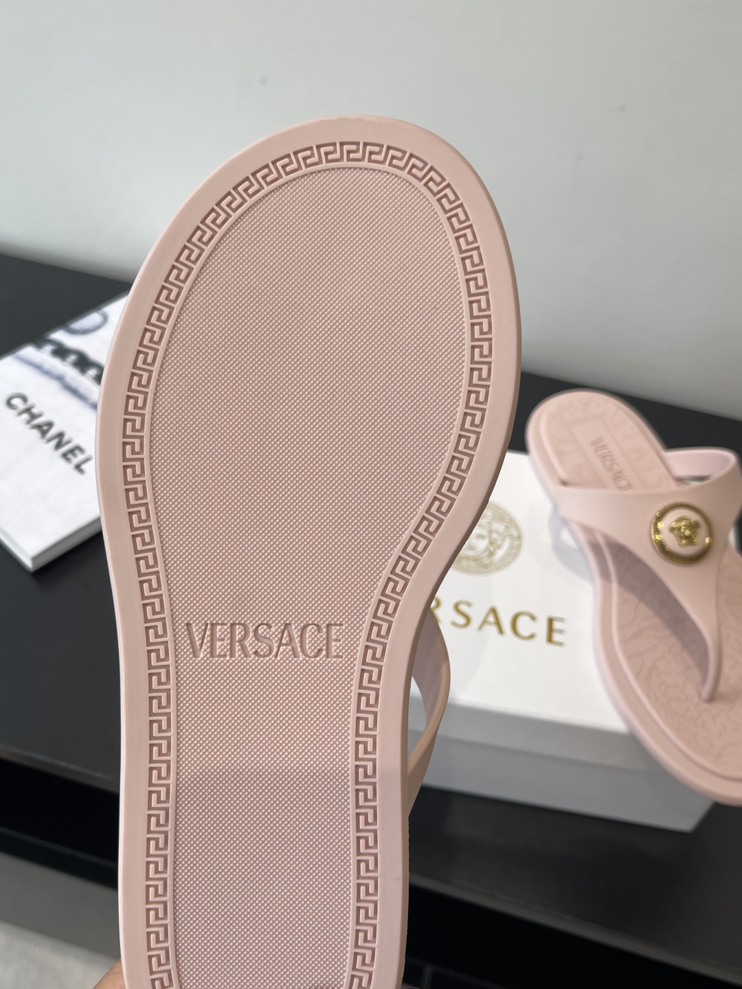 Versace Hand-to-Hand Slippers: Elegant Summer Style in Size 35-41 - 图片 5