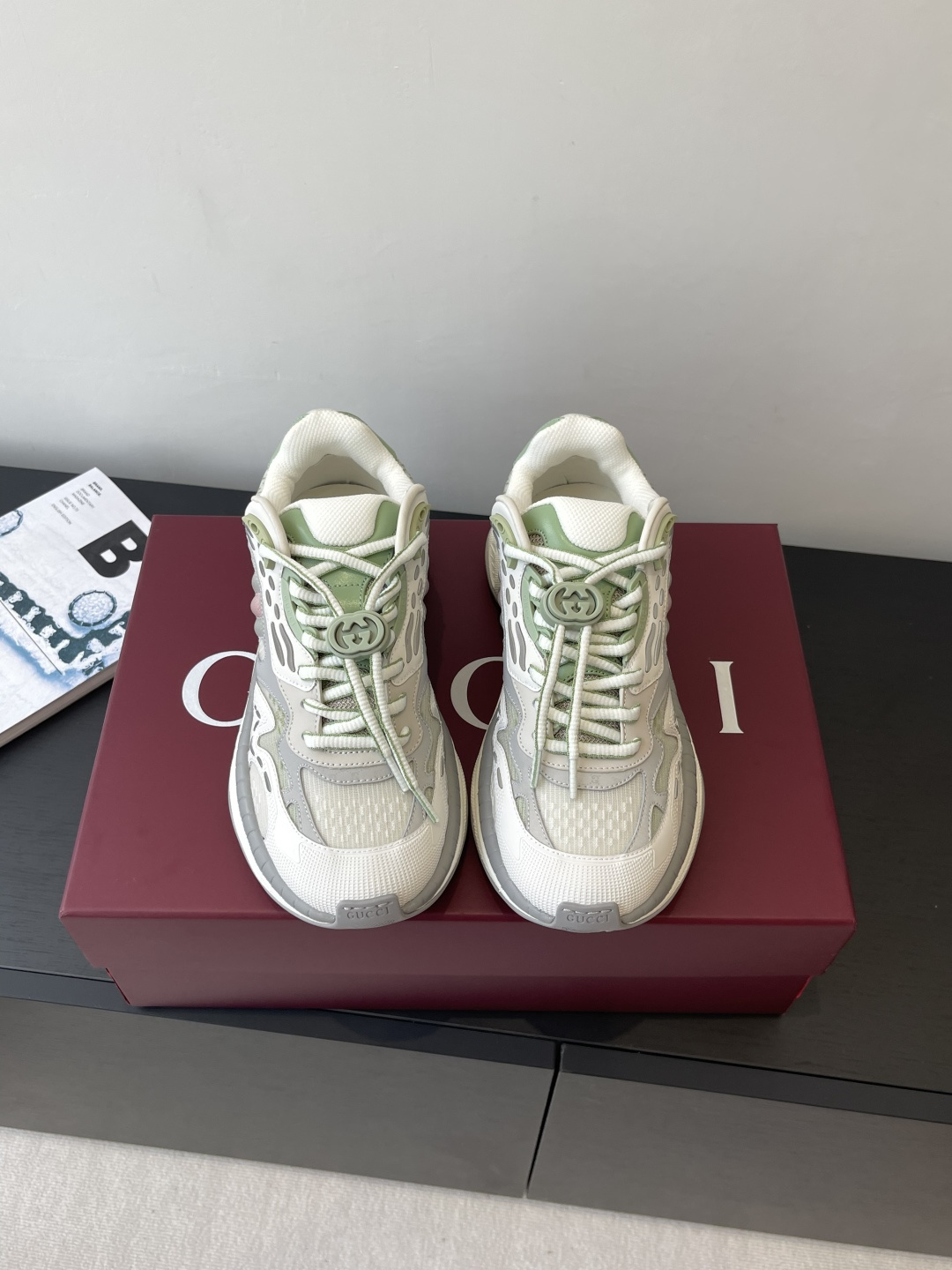 NO:443329,Top version Women's Gucci 2.0 Latest couple's dad shoes Sports shoes... This sports running shoes will be a generation of masterpieces. It adopts technology mesh/3D printing technology EVA shock-absorbing midsole/built-in carbon plate TPU combination sole (approximately 4cm increased) thick sole perfectly displays the posture... The foot feels super invincible, sports comfortable, casual and versatile, size women's 35-40, men's 39-45, dad shoes, gucci, sneakers19860909顶级版本 女款 男款Gucci 2.0 最新情侣款老爹鞋 运动鞋…… 这款运动跑鞋又将是一代绝唱 采用科技网面/3D打印技术 EVA减震中底/内置碳板 TPU组合大底（约4cm增高）厚底完美呈展姿态…… 脚感超级无敌好 运动舒适 休闲百搭 码数女款35—40 男款39—45,老爹鞋,gucci,sneakers,Women's Shoes