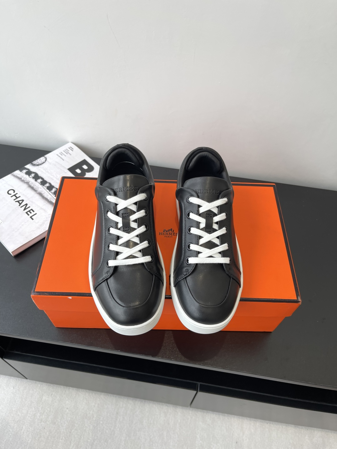 NO:446797,Women's Hermes Hermes New H-lace-up thick-soled sports shoes Couple style Every detail of the shoes is particularly attentive, quite eye-catching, elegant splicing elements highlight the outstanding temperament, fashionable flying lace-up style, add a casual atmosphere, exquisite lines, invisibly better reflect the family design language, interspersed with exquisite lines, perfectly fit the foot shape, naturally outline the fashionable outline, achieve visual impact effect, fully interpret different sports styles, imported cowhide/Oxford upper, mixed-bred sheepskin, original TPU outsole, size 35-45 (four 40, men 45, 46 customized), casual shoes/sports, hermes, hermes, sneakers, cowhide, sheepskin19860909女款男款Hermes爱马仕 新款 H系带厚底运动鞋板鞋 情侣款 鞋子的每一个细节都特别用心 相当惹眼 雅致的拼接元素 凸显不俗的气质 时尚飞织系带方式 增添休闲的气息 精致的线条 无形之中能够更好体现出家族式的设计语言 穿插精致的线条 完美契合脚型 自然的勾勒出时尚的轮廓 达到视觉上的冲击效果 充分演绎不一样的运动风格 鞋面进口牛皮/牛津 内里混种羊皮里 原版TPU大底 码数35-45（女40 男45 46定做）,休闲鞋/运动鞋,hermes,hermes,sneakers,cowhide,sheepskin,Women's Shoes