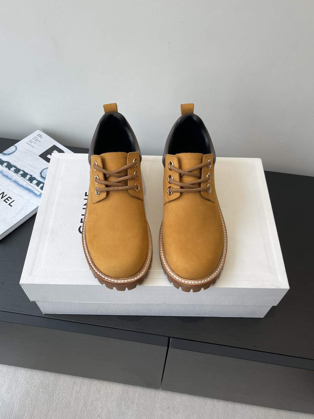 NO:448087,Top version Men's 10 CELINE Classic Martin short boots Loafers Recently catwalked celebrity fashion bloggers same style. This autumn and winter main series Simple and elegant. Winter outfit is very good. Reverse wool design. The upper is made of original customized reverse velvet cowhide inner wool inner lining. Outsole genuine leather edge combination rubber non-slip sole size women's model 35-40 men's model 39-45 (female 40 men's 45 custom-made non-return and exchange), boots, celine, loafers, boots, cowhide19860909顶级版本 男款10 CELINE塞琳 经典马丁短靴 乐福鞋 最近走秀款明星时尚博主同款 今年秋冬主推系列 简约大气百搭 冬天穿搭非常好看 反毛口设计 鞋面采用原版定制反绒牛皮 内里羊毛内里 大底真皮沿条组合橡胶防滑大底 码数女款35-40 男款39-45（女40 男45定做不退换）,靴子,celine,loafers,boots,cowhide,Women's Shoes