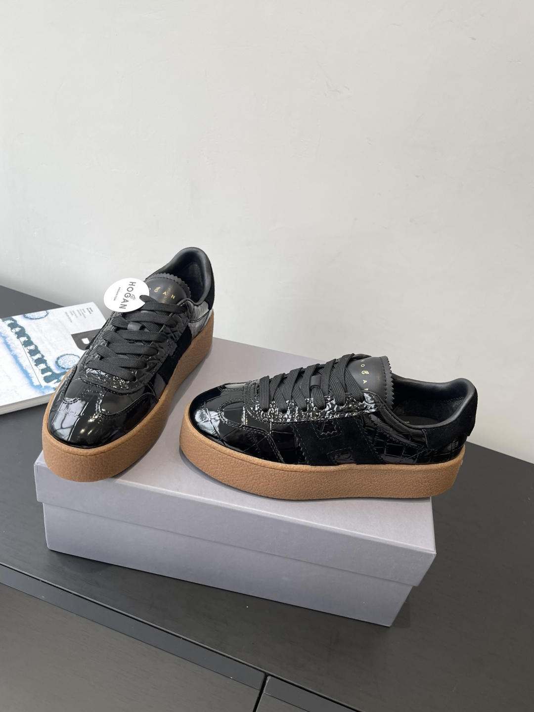 “Hogan H-Stripes Sports Recreational Shoes: Lightweight and Stylish Asymmetrical Design for Urban Comfort”