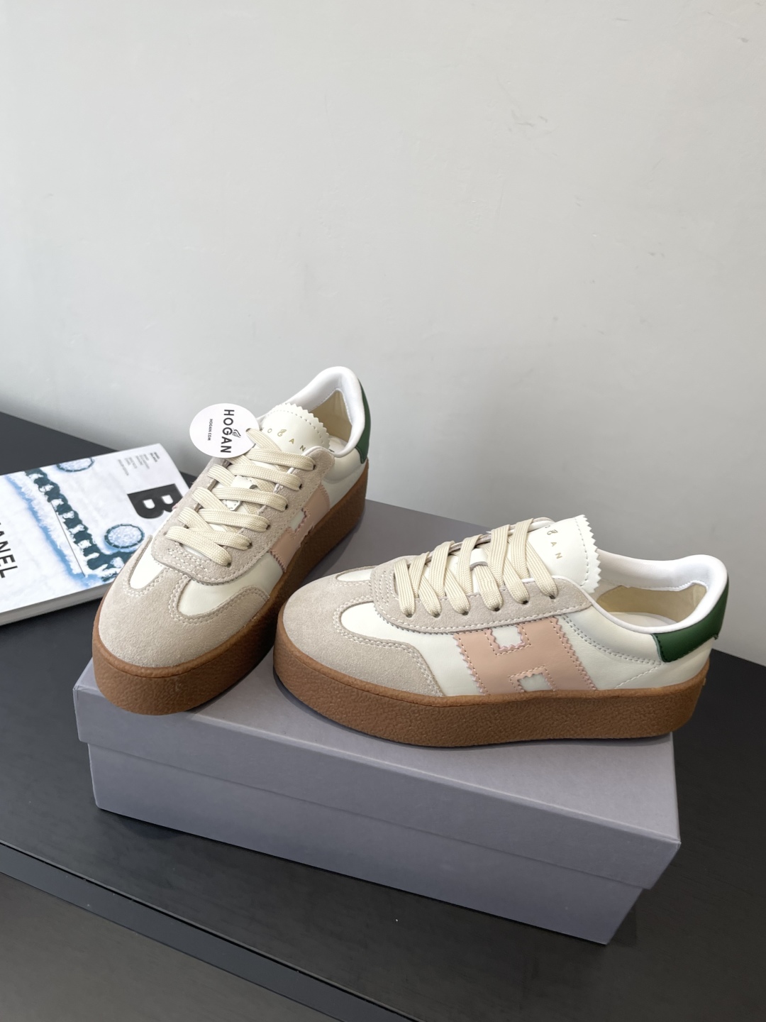 “Hogan H-Stripes Sports Recreational Shoes: Lightweight, Stylish, and Versatile Design for Urban Walks and Commutes”