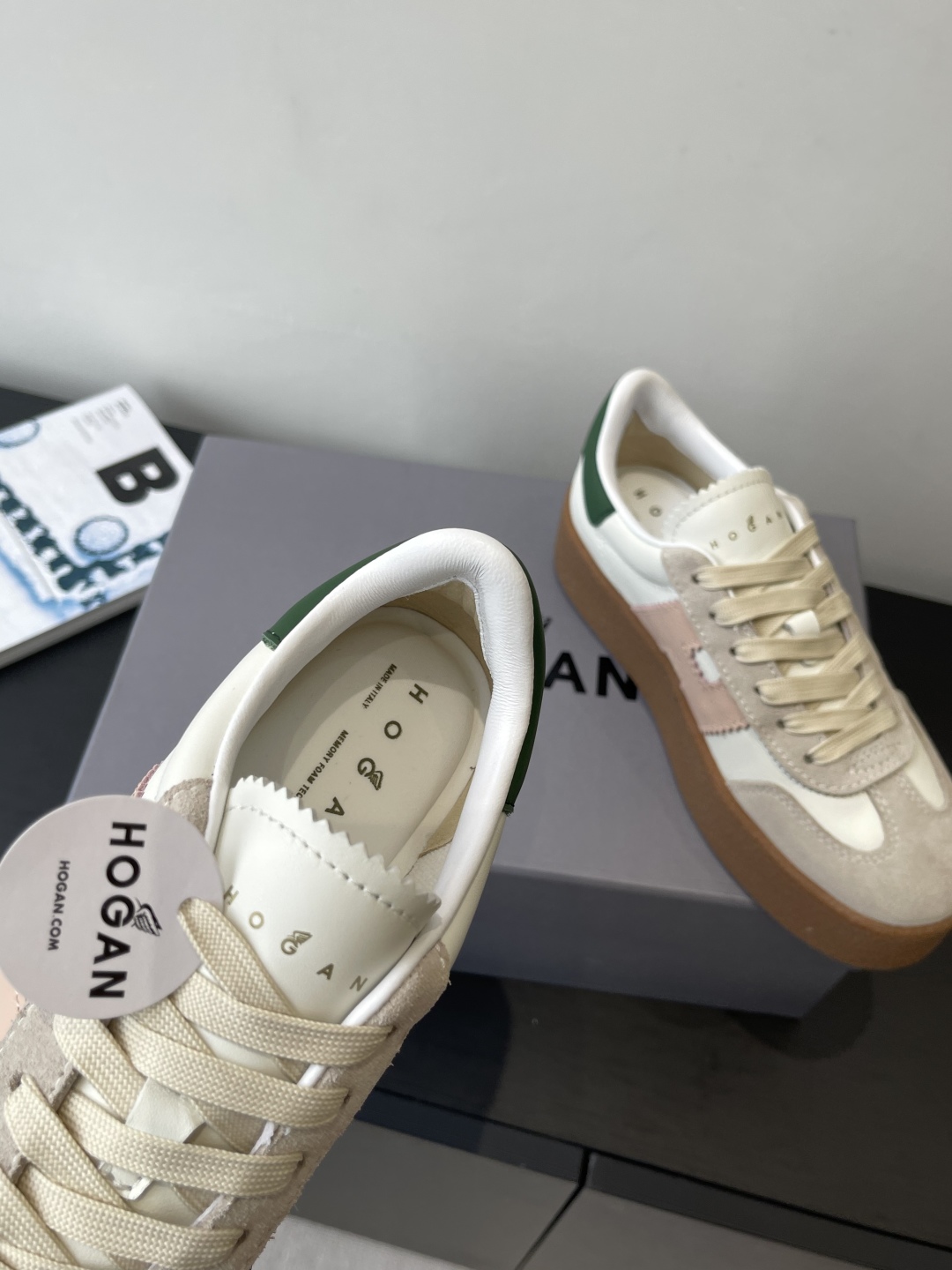 “Hogan H-Stripes Sports Recreational Shoes: Lightweight, Stylish, and Versatile Design for Urban Walks and Commutes” - 图片 5