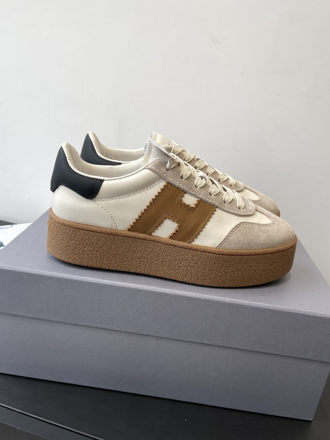 Hogan H-Stripes Sports Recreational Shoes: Lightweight, Insulated, Modern Design [35-40 Codes] - 图片 3