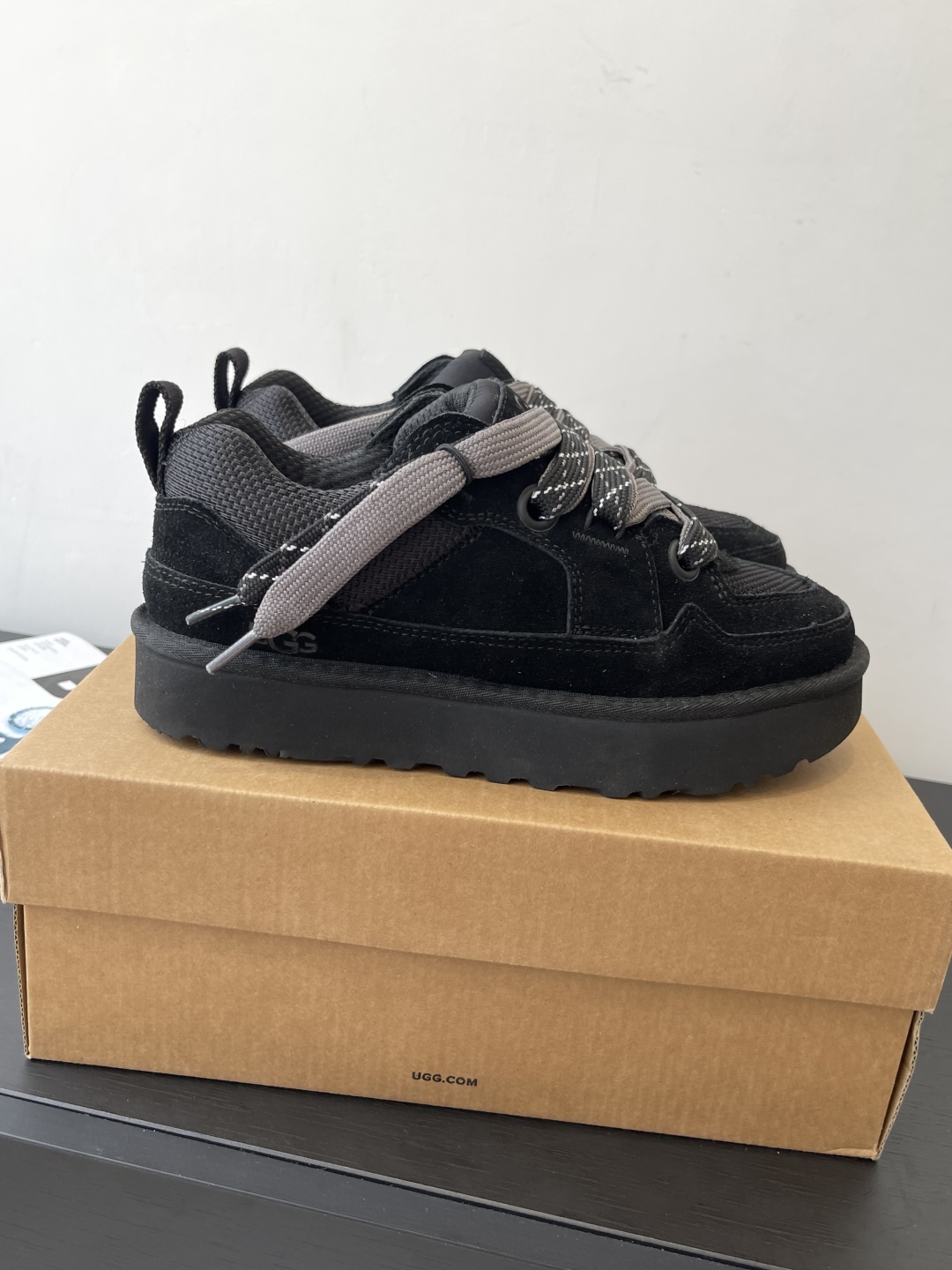 “UGG Fall/Winter 25ss Collection: Comfortable, Stylish, and Fashionable Footwear in Sizes 35-40” - 图片 3