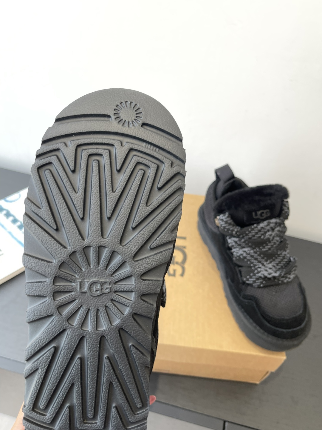 “UGG 25ss Fall Winter Collection: Comfortable & Stylish Footwear with EVA Soles, Velvet Details, Code 35-40” - 图片 5