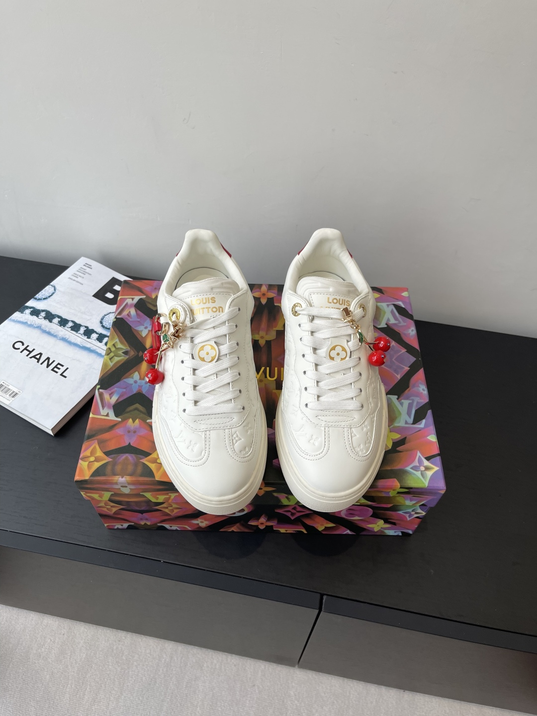 NO:460692,LV GROOVY PLATFORM casual sneakers are made of top-grade Monogram embossed cowhide leather to show the aristocratic atmosphere Thickened rubber outsole Stable and wear-resistant, easy to sporty The tongue and outsole are decorated with classic Louis Vuitton logo to highlight the brand charm Outsole Monogram floral design Echoes the sole embossed with Damier pattern Showing unique artistic beauty Fashion and versatile It can be easily controlled whether it is sports and leisure or street trend Size: 35-40 (accessories 60), casual shoes/sports shoes, louis vuitton, louis vuitton, tom ford, sneakers, cowhide19860909LV GROOVY PLATFORM 休闲运动鞋  采用顶级Monogram压纹牛皮革 尽显贵族气息 加厚橡胶外底 稳定耐磨 运动自如 鞋舌与外底饰有经典路易威登标识 彰显品牌魅力 外底Monogram花卉设计 与鞋底凸纹饰有Damier图案相呼应 展现独特艺术美感 时尚百搭 无论是运动休闲还是街头潮流 都能轻松驾驭 码数:35-40（配饰60）,休闲鞋/运动鞋,louis vuitton,louis vuitton,tom ford,sneakers,cowhide,Women's Shoes