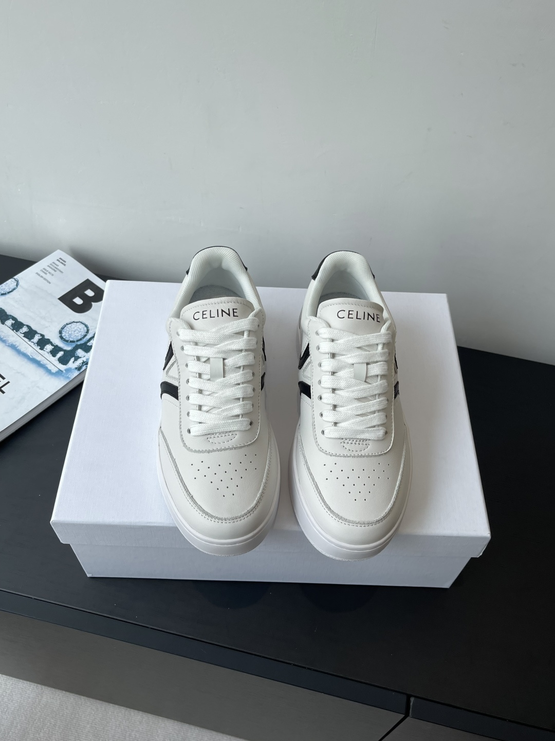 NO:463206,CELINE 25ss new catwalk casual shoes thick-soled sneakers This season's sports and casual shoes are refreshing in terms of the outline of the last shape and the splicing of the partitions. The front and rear brand logos echo each other, and the edges of the big sole are obviously embellished by Celine letters. All of them show brand elements, upper cowhide, TPU private model outsole size 35-41 (customized for 40.41), casual shoes/sports shoes, celine, celine, sneakers, cowhide19860909CELINE 赛琳 25ss新品走秀款休闲鞋 厚底运动鞋 这一季运动休闲鞋无论从楦型的轮廓 隔板的拼接都让人耳目一新 前后品牌LOGO相呼应、大底边位明显Celine字母点缀 无不彰显品牌元素、鞋面牛皮、TPU私模大底 码数35-41（40.41定做）,休闲鞋/运动鞋,celine,celine,sneakers,cowhide,Women's Shoes