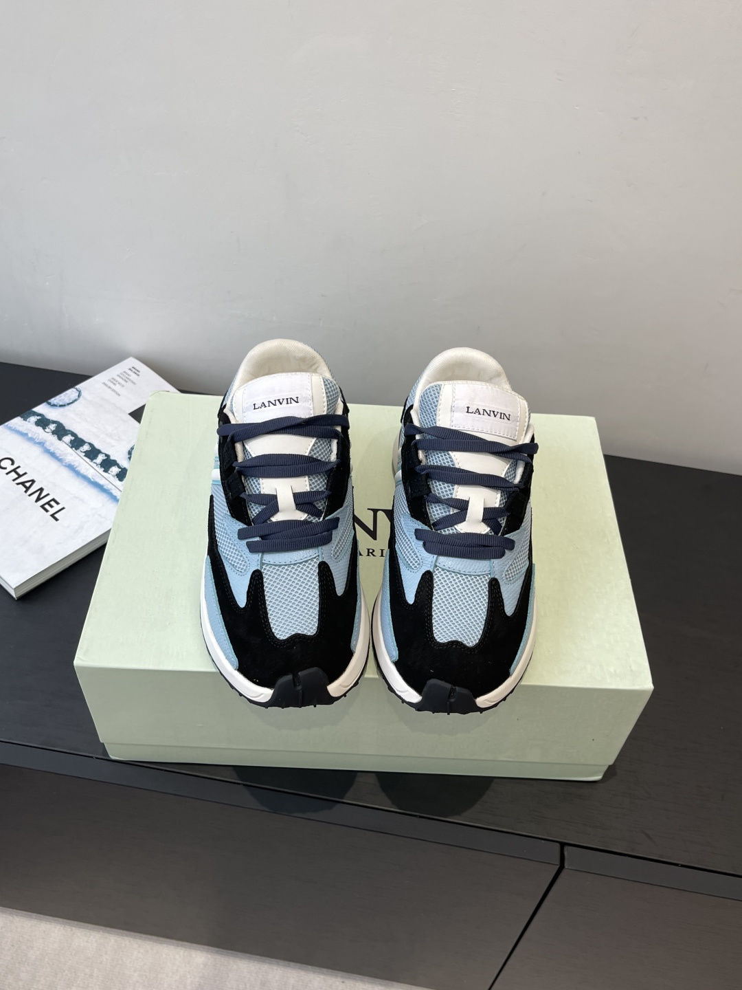 NO:468616,Lanvin Langfan Latest Jla series mesh thick sole casual sneakers couples original purchase and development Made this men and women sneakers lightweight and comfortable. The mesh design makes the upper lighter. Don’t worry about stuffiness. The shoes look fashionable with skirts and trousers. The upper is decorated with LANVIN classic J logo. The curved lines pay tribute to the circular elements of the LANVIN logo to show the brand’s ingenuity. This shoe combines sports, fashion and craftsmanship. The fabric uses original imported mesh/cowhide. The inner footbed breathable mesh. Original customized foam TPU rubber outsole. Size 35-44 (female 40. male 45 custom-made without return). Casual shoes/sports shoes, sneakers, skirts, cowhide19860909Lanvin 浪凡 最新Jla系列 网面 厚底 休闲 运动鞋 情侣款 原版购入开发 做货 这款男女同款运动鞋轻便舒适 网片设计让鞋面更轻盈.不怕脚闷 鞋子搭配裙装裤装都显时尚 鞋面饰以LANVIN经典J 标志 弯曲线条致敬LANVIN标志的圆形元素 展现品牌匠心 这款鞋履集运动、时尚、工艺于一身 面料采用原版进口网面/牛皮 内里垫脚透气网 原版定制发泡TPU橡胶大底 码数35-44（女40.男45定做不退换）,休闲鞋/运动鞋,sneakers,skirts,cowhide,Women's Shoes