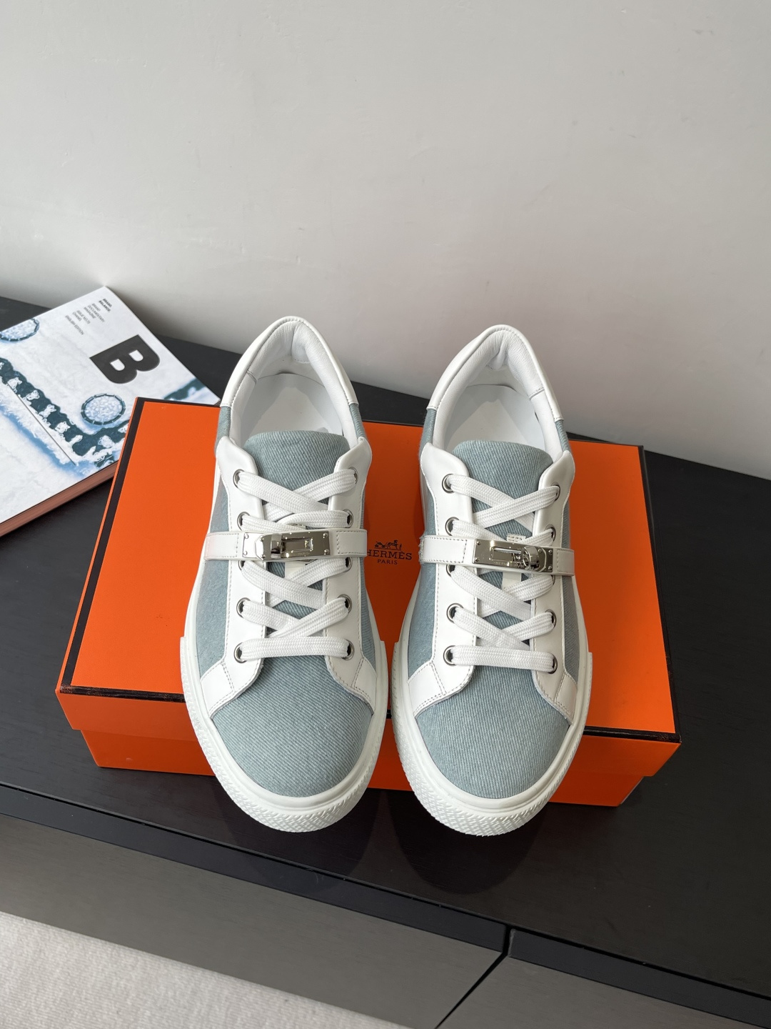 NO:475999,Women's style Hermes Kelly buckle loafer style Sports shoes Board shoes Couple style Top version Synchronize the new counter New details of the shoes are particularly attentive Elegant splicing elements Fashionable fly-woven lace-up method Add a casual atmosphere Create a fashionable urban style Perfectly fit the foot type Naturally outlines the fashionable outline to achieve visual impact effect Fully interpret a different sports style Imported cowhide fabric, canvas material inner lining Yangjing/foot-pad mixed-bred sheepskin original mold opening tpu outsole Size 35-45 (four 40, men 45 customized), casual shoes/sports, hermes, hermes, loafers, sneakers, cowhide, sheepskin, sheep19860909女款 男款 Hermes 爱马仕 Kelly扣 乐福鞋风格 运动鞋 板鞋 情侣款 顶级版本  同步专柜上新 鞋子的每一个细节都特别用心 雅致的拼接元素 时尚飞织系带方式 增添休闲的气息 打造时尚都市造型  完美契合脚型 自然的勾勒出时尚的轮廓 达到视觉上的冲击效果 充分演绎不一样的运动风格 面料进口牛皮 帆布材质内里羊京/垫脚混种羊皮原版开模tpu大底 码数35-45（女40 男45订做）,休闲鞋/运动鞋,hermes,hermes,loafers,sneakers,cowhide,sheepskin,sheep,Women's Shoes