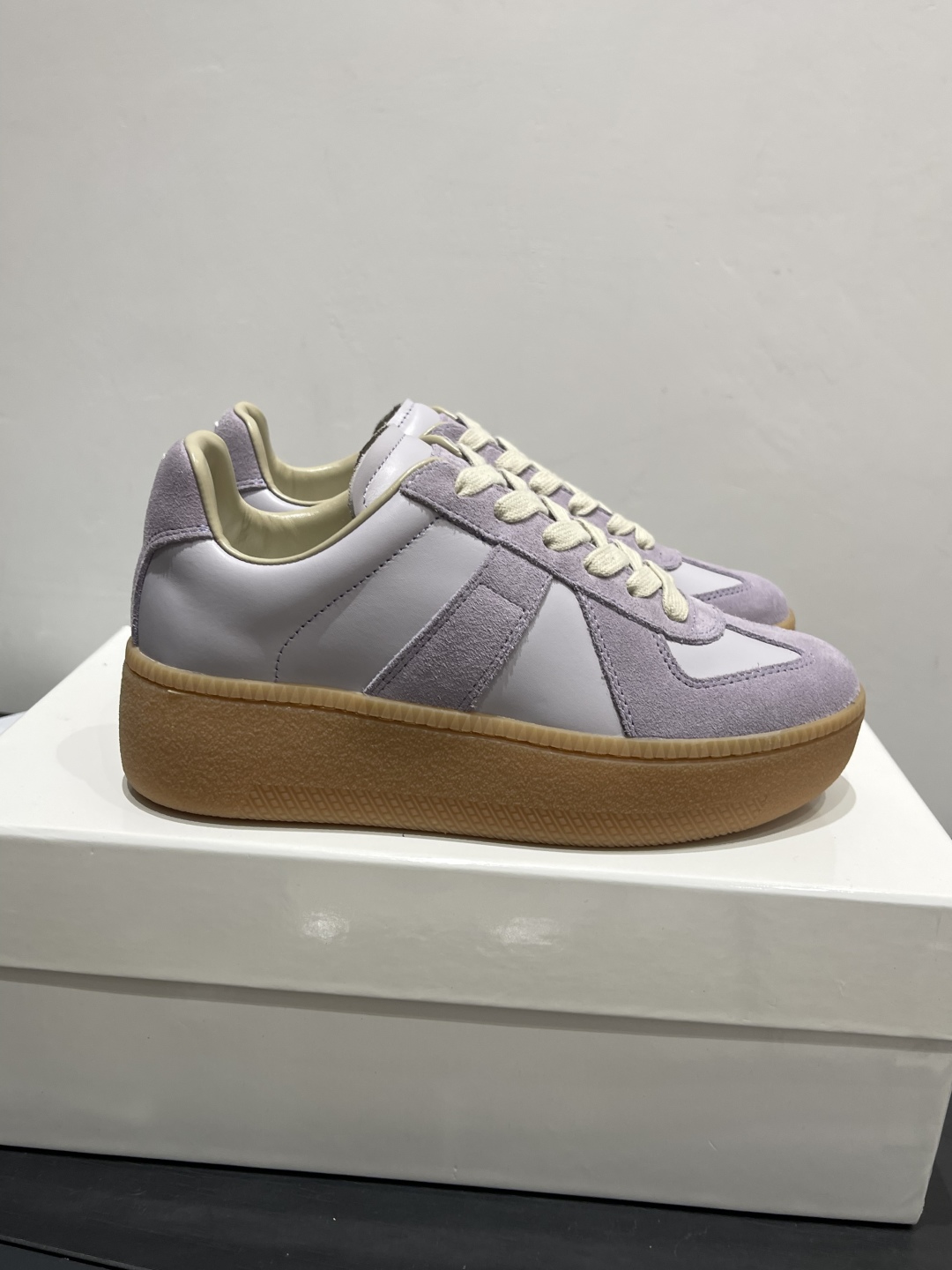 נעלי סניקרס Maison Margiela MM6 בעלות סוליה עבה לנשים - נוחות וסטייל 2 cmp i1757500320950 190 0 1