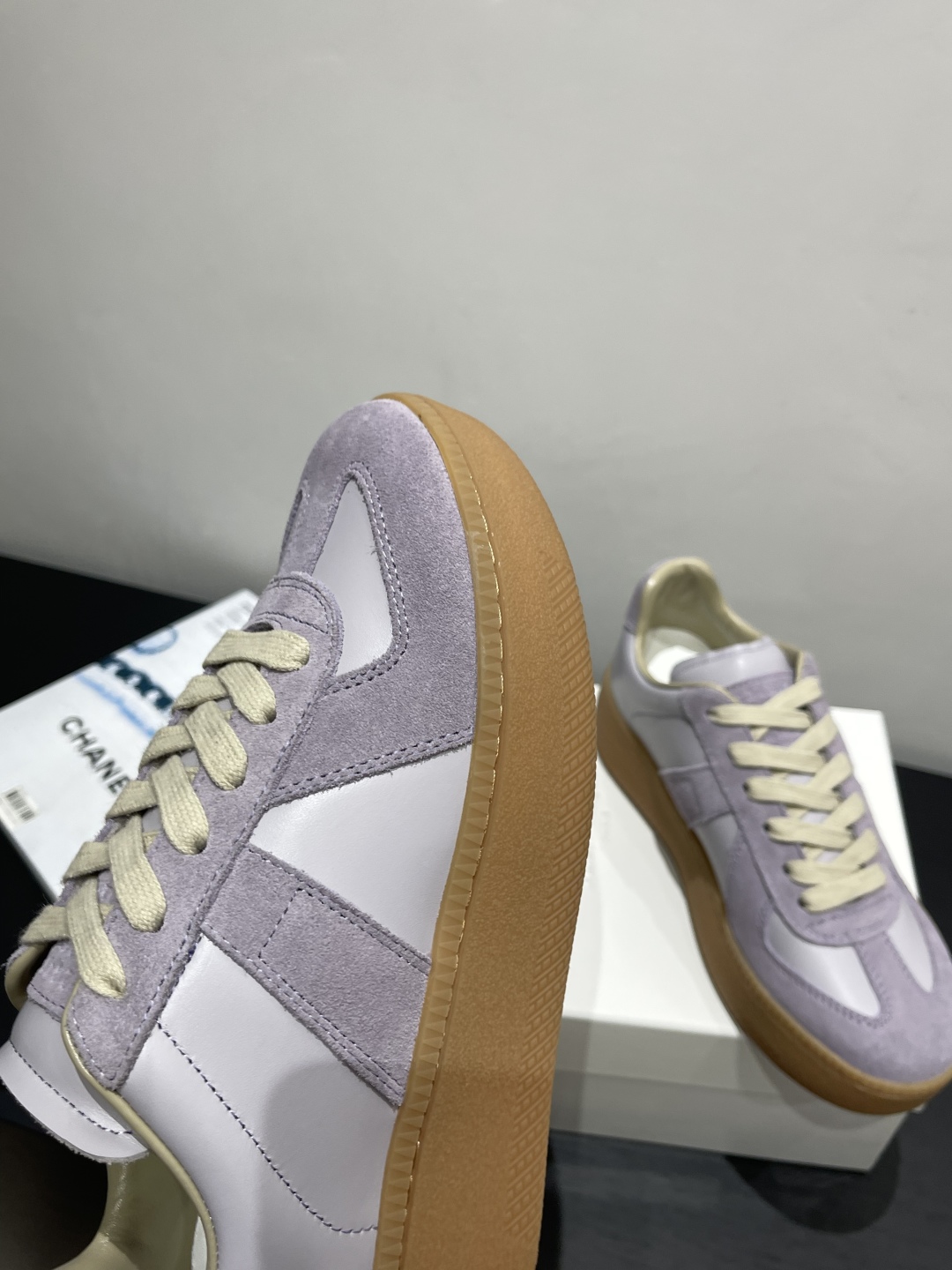 נעלי סניקרס Maison Margiela MM6 בעלות סוליה עבה לנשים - נוחות וסטייל 8 cmp i1757500324990 7643 0 7