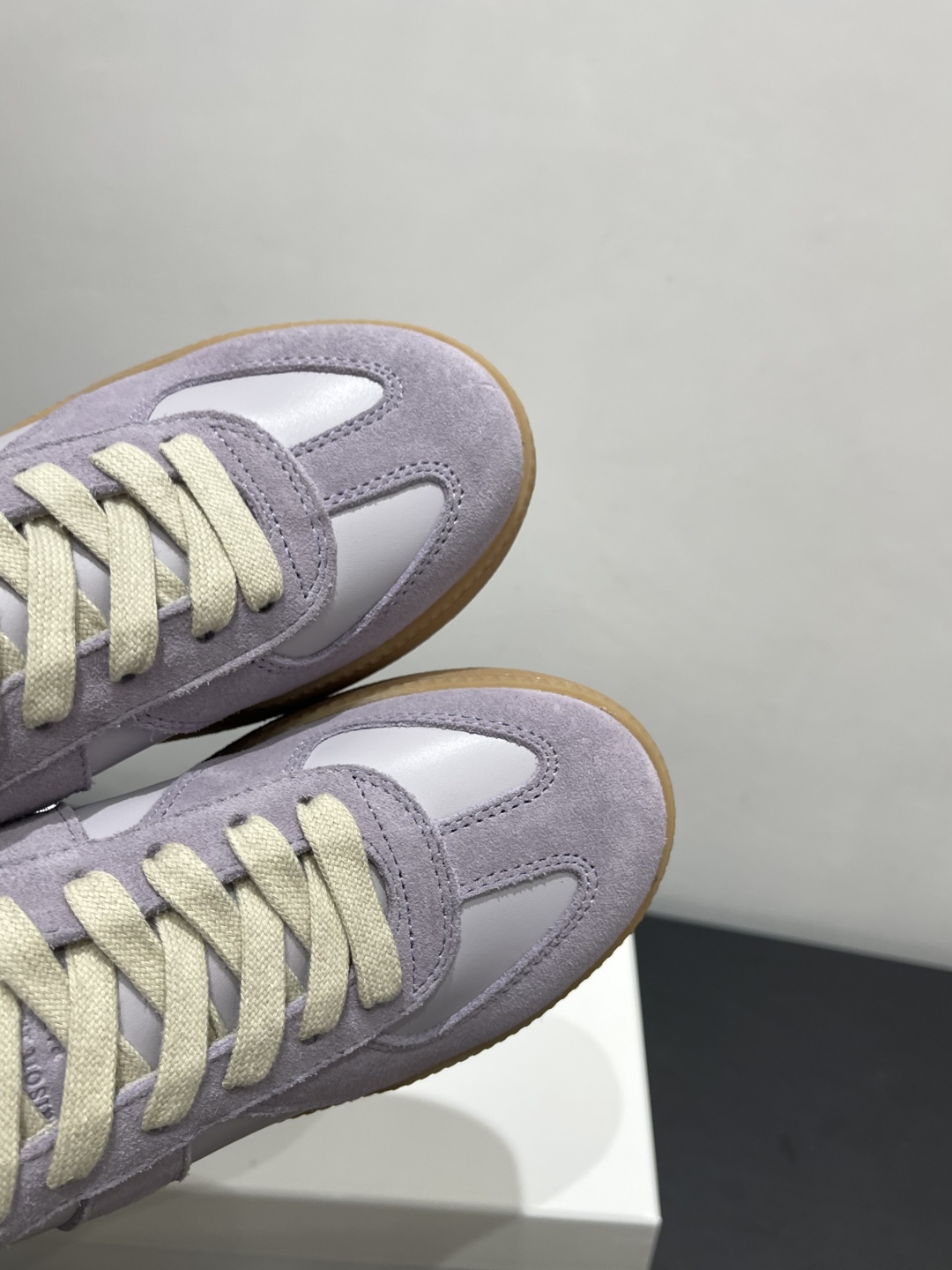 נעלי סניקרס Maison Margiela MM6 בעלות סוליה עבה לנשים - נוחות וסטייל 7 cmp i1757500324995 6702 0 3