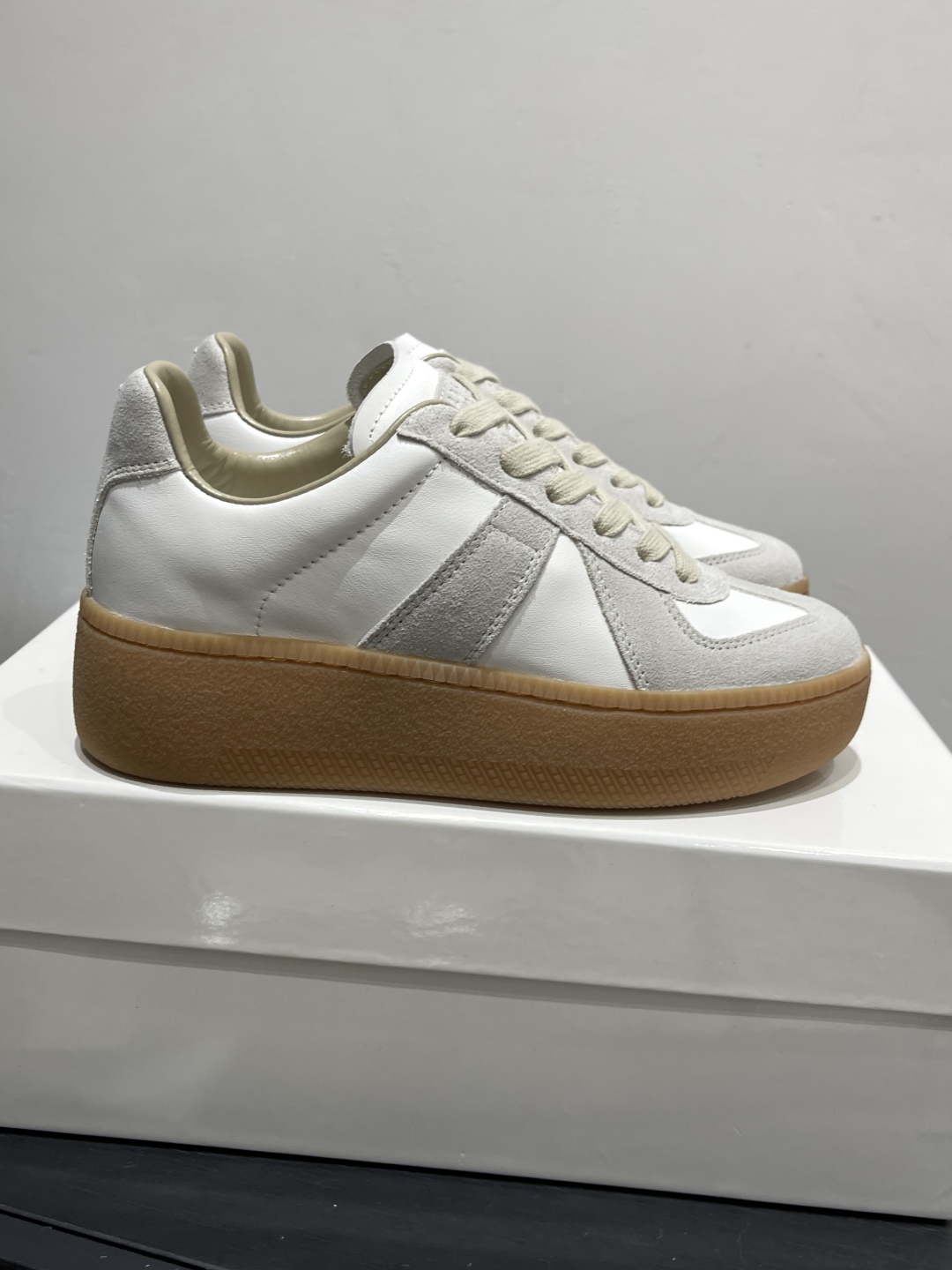حذاء رياضي Maison Margiela MM6 ذو نعل سميك للنساء - تصميم أصلي مريح